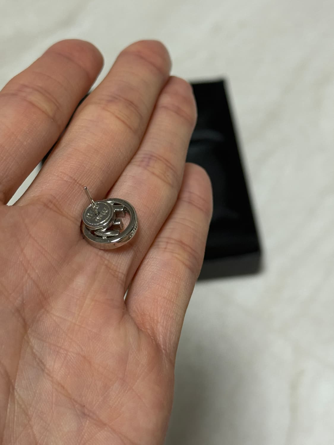 미우미우 귀걸이 미우미우 로고 귀걸리이 상품이미지3