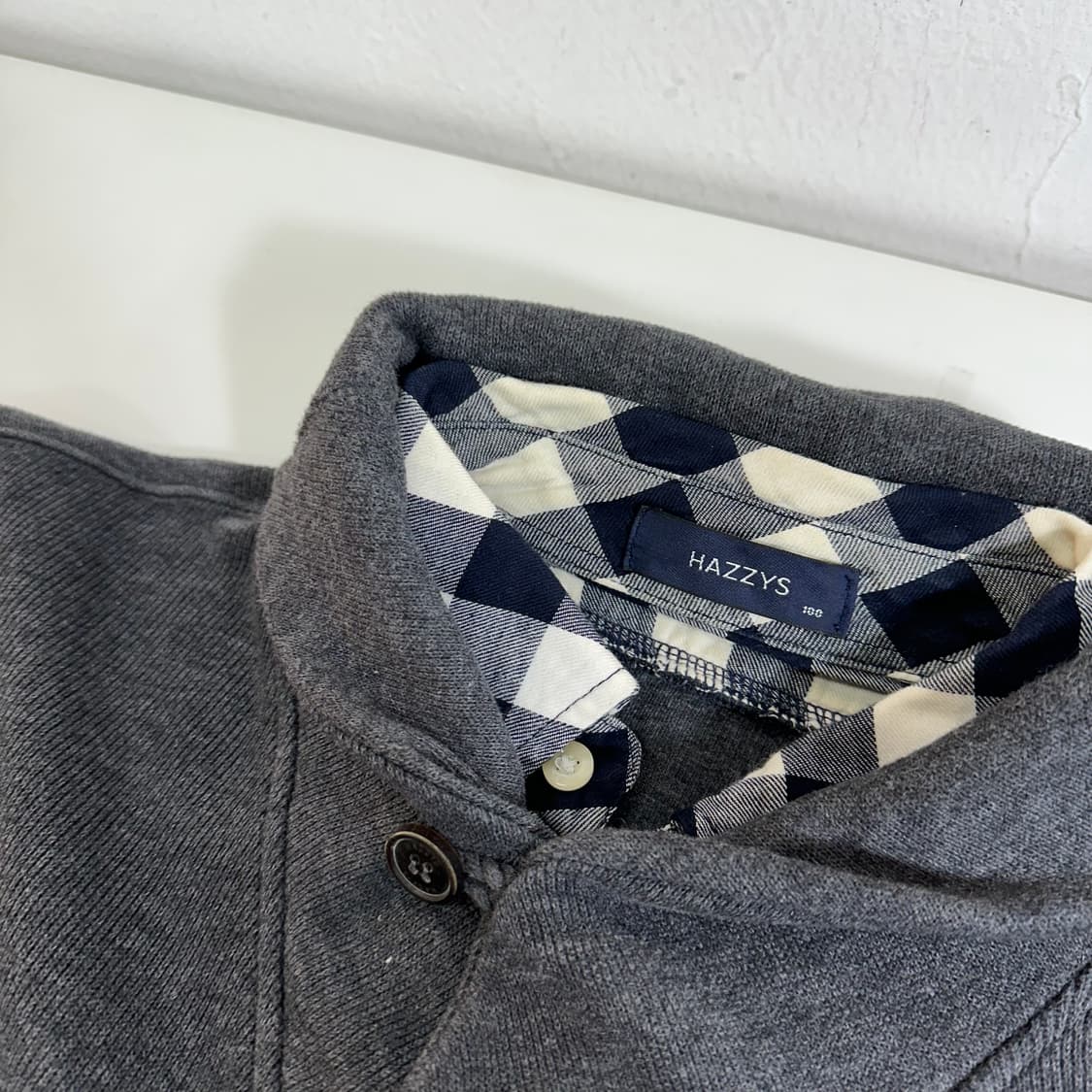 100 헤지스 차콜 셔츠 레이어드 카라 울 니트 상품이미지2