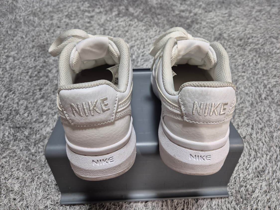 나이키 코트비전 알타 235 상품이미지3