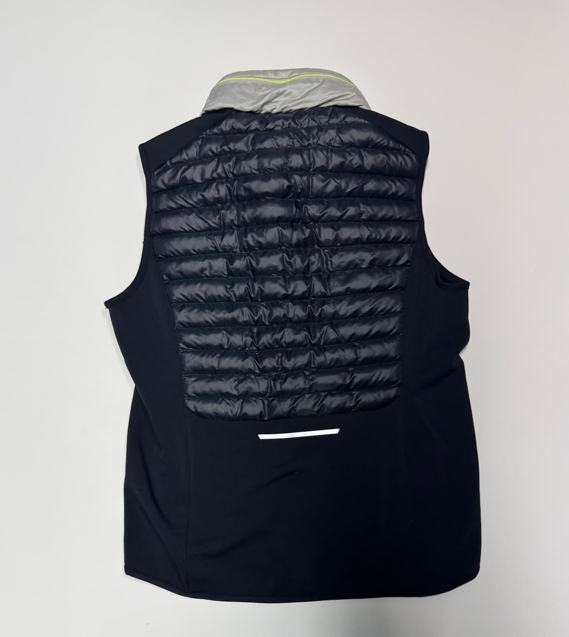 여성 아식스 러닝 경량 패딩 베스트 L 상품이미지2