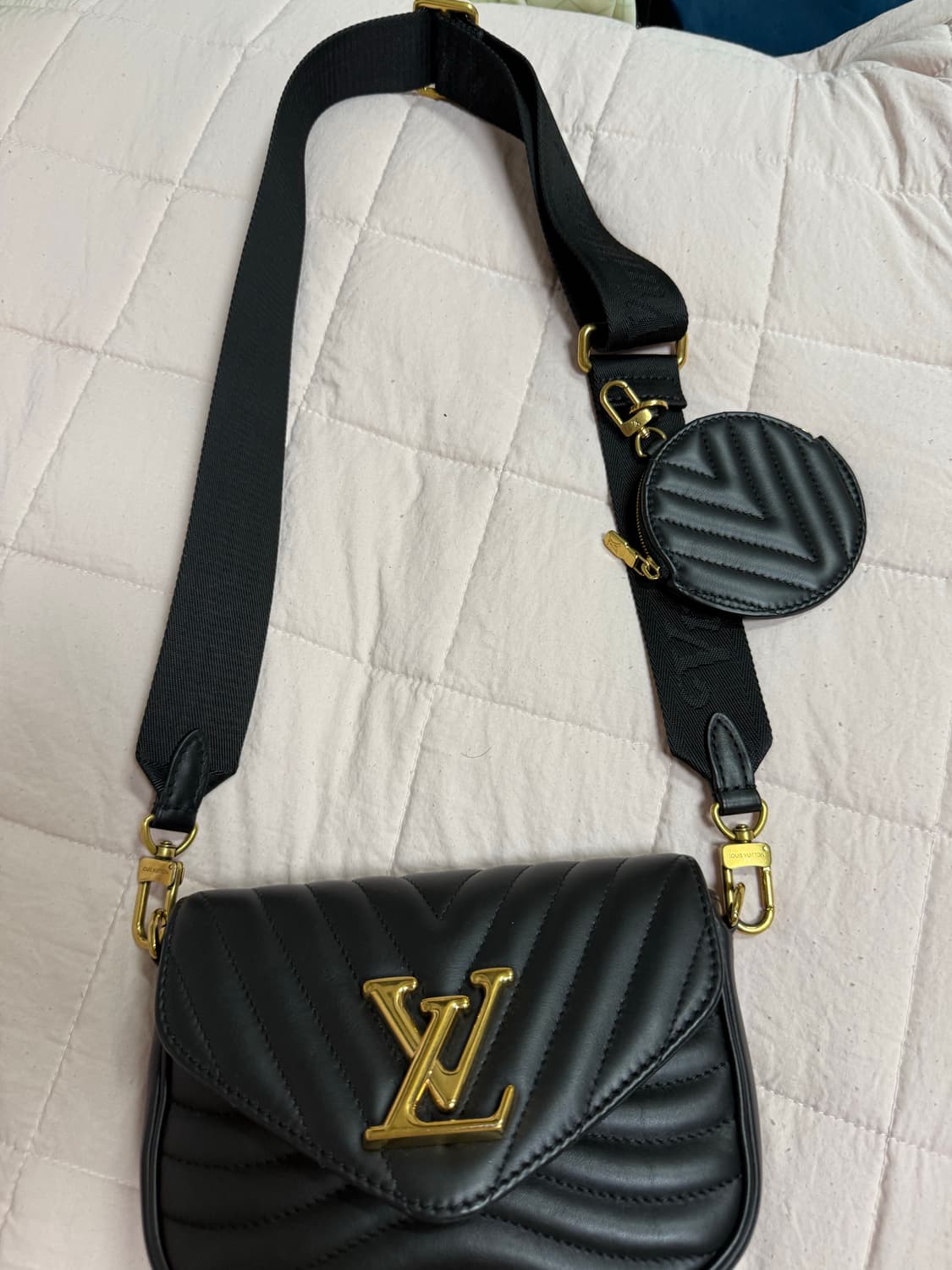 루이비통 뉴 웨이브 멀티 포쉐트 블랙 상품이미지1