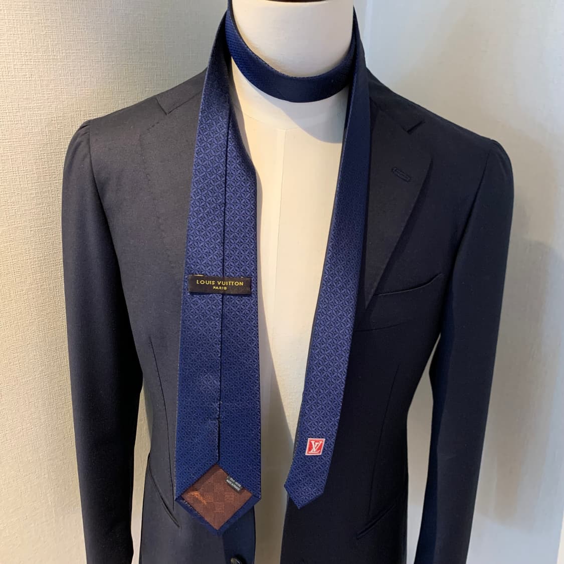 루이비통 명품넥타이 네이비컬러 A+등급 최상급 8.3cm 정장룩코디 상품이미지2