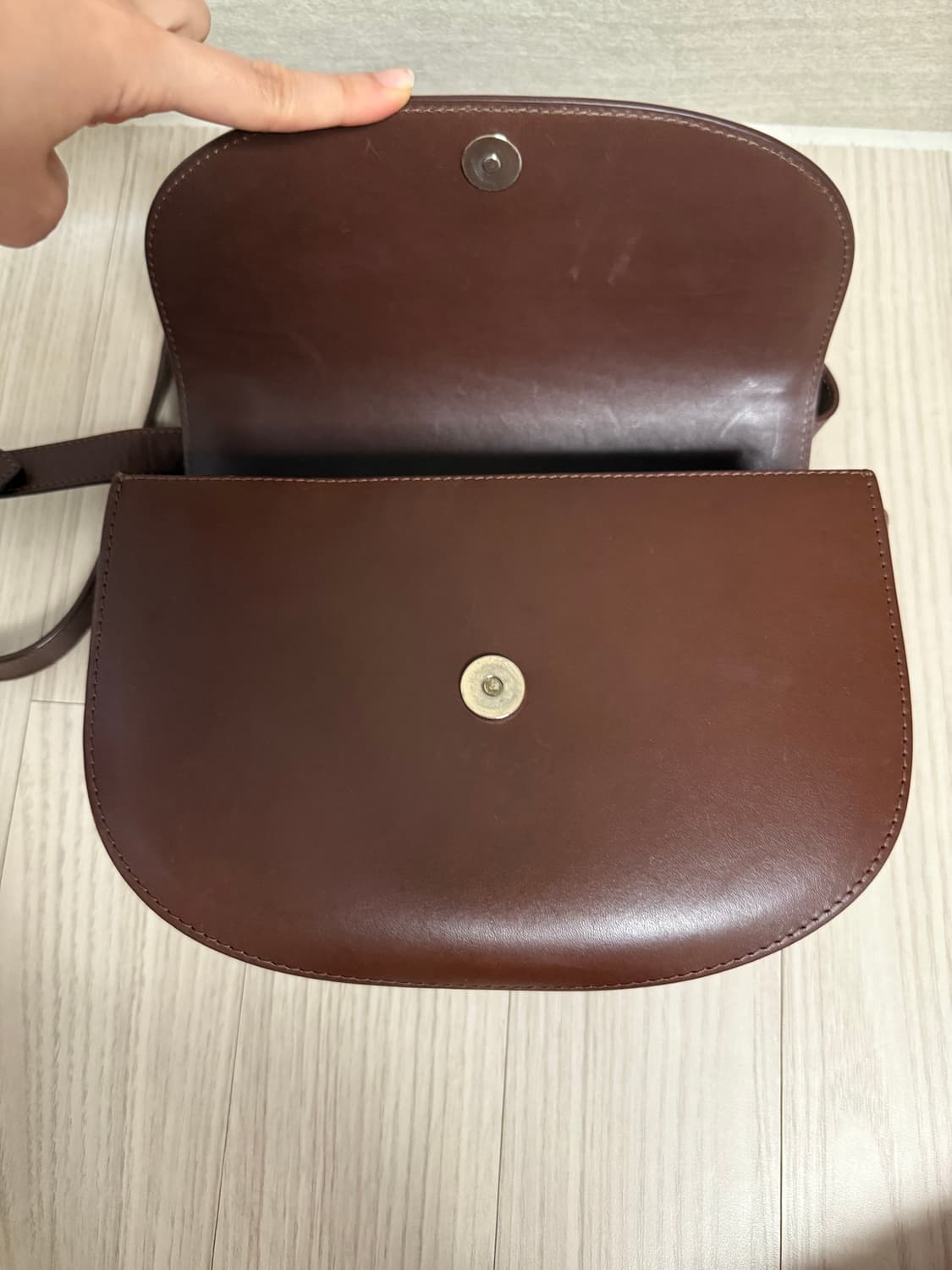 APC 아페쎄 제네바백 브라운 크로스백 상품이미지4