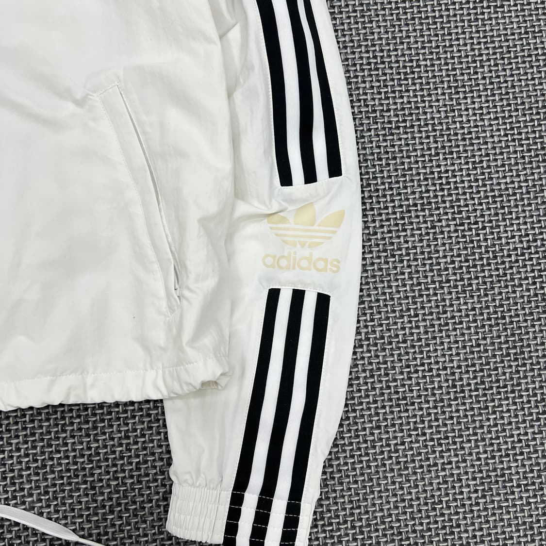 아디다스 화이트 바람막이 상품이미지3
