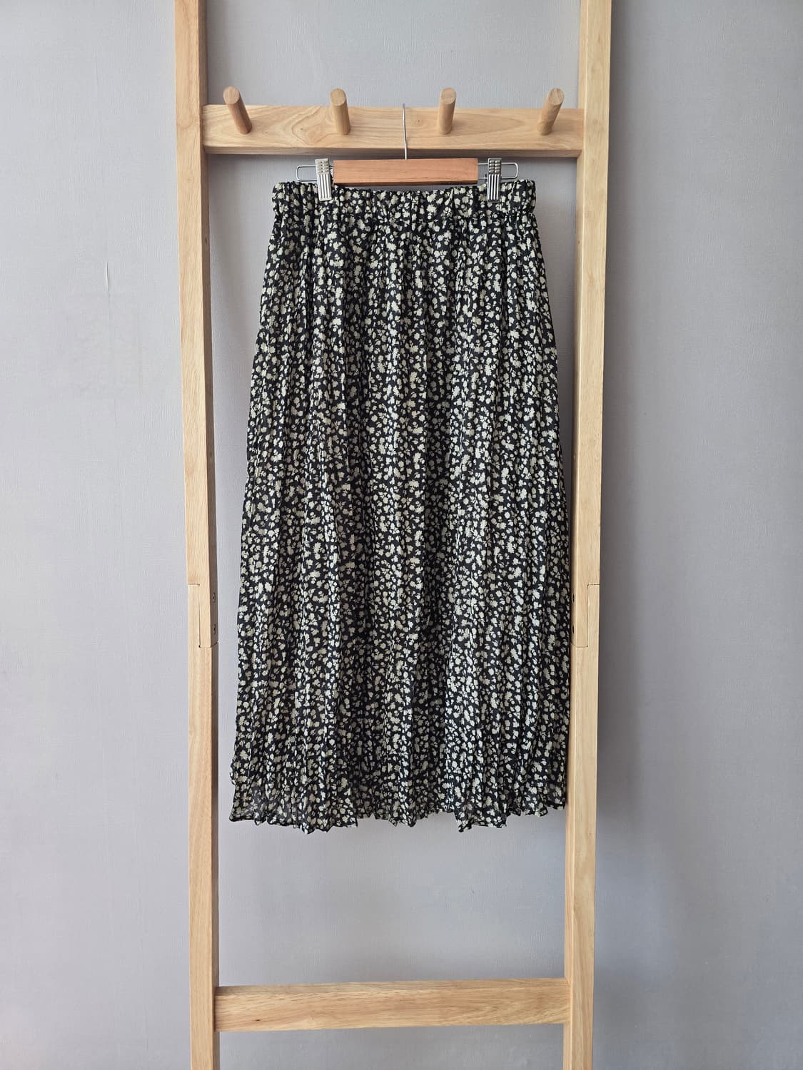 Löytää 플라워 플리츠 롱스커트 상품이미지1