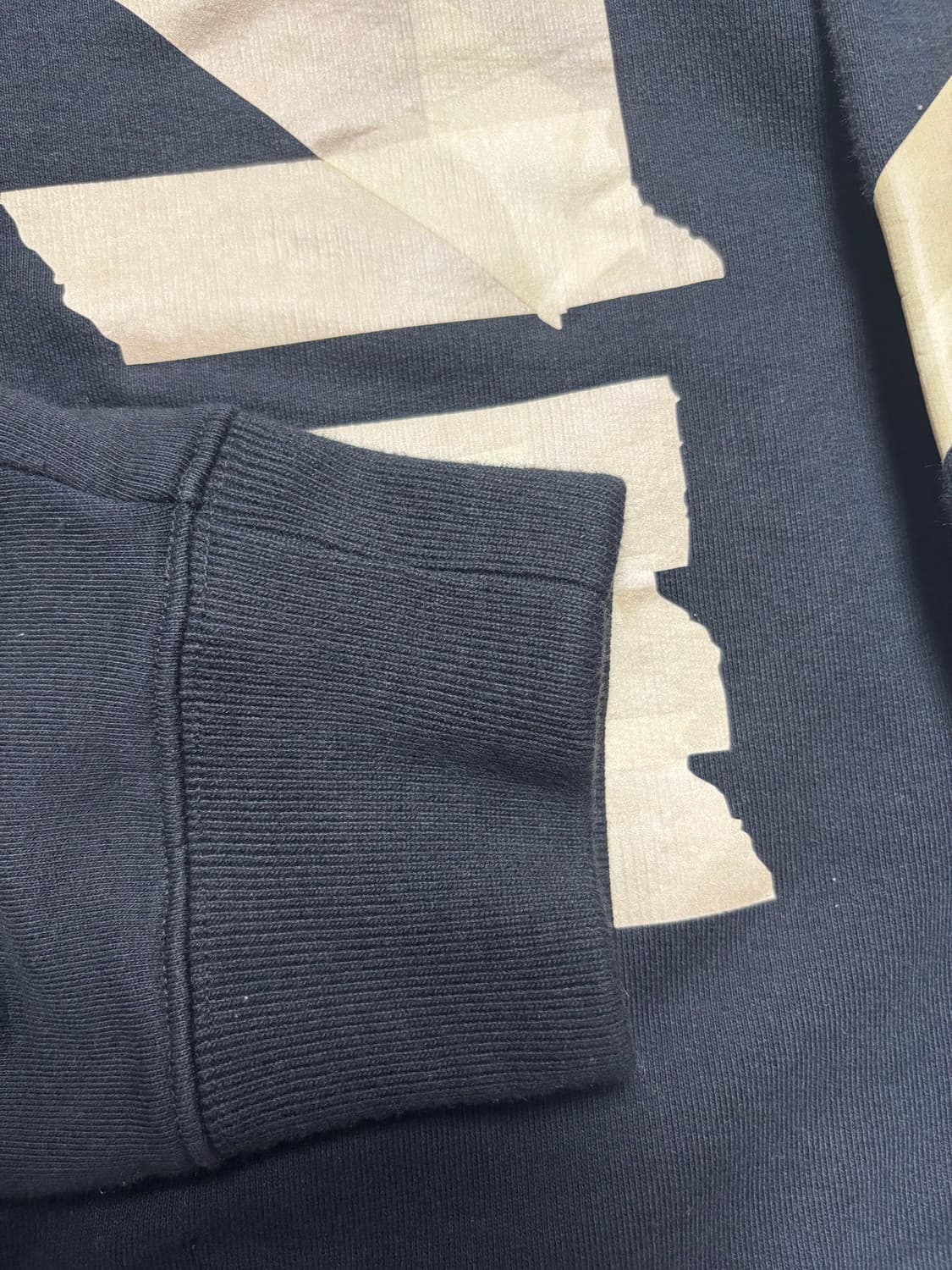 XL 오프화이트 테이프 애로우 맨투맨 OMBA025R20E30002 상품이미지5