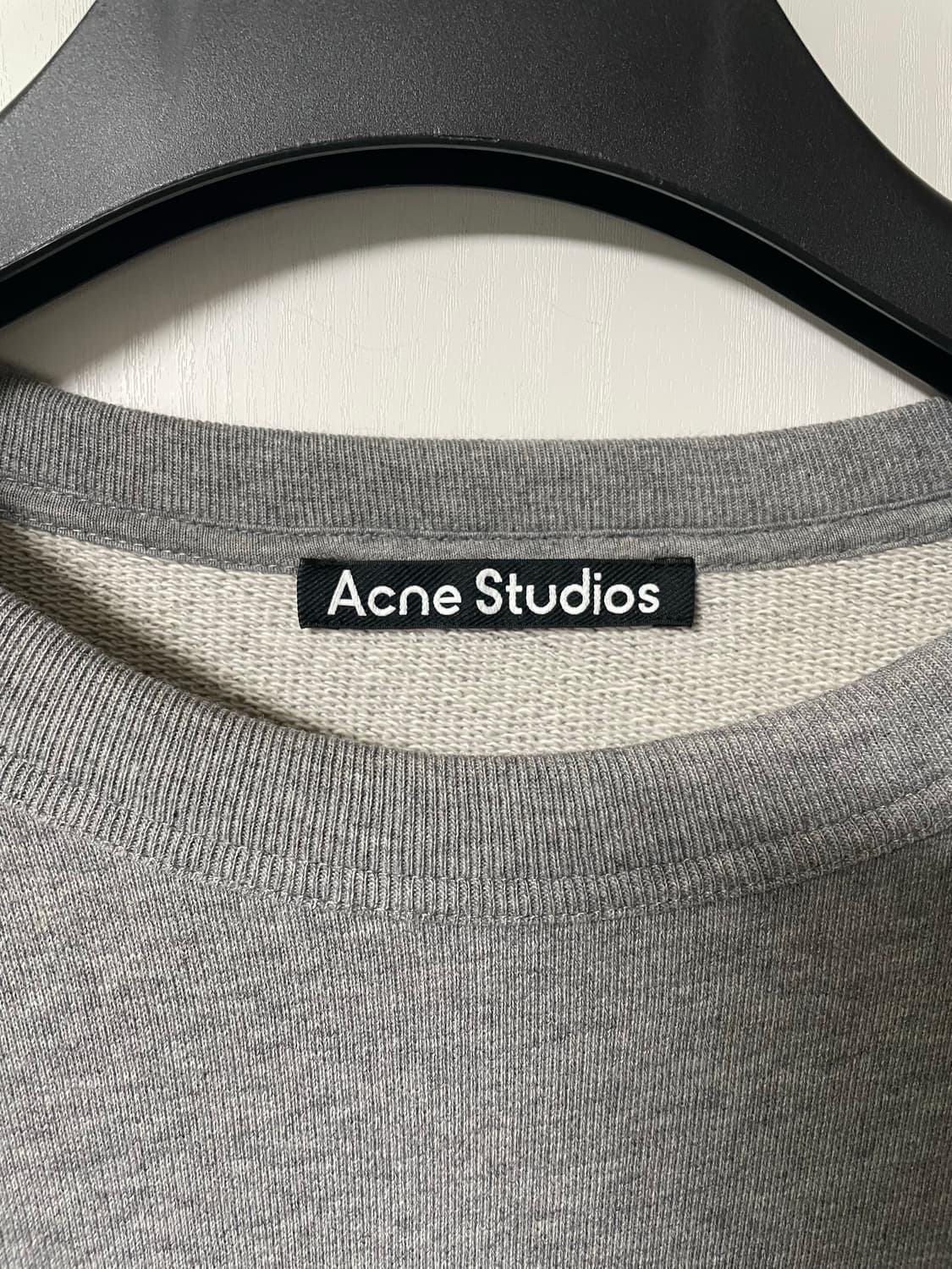 아크네 스튜디오 폰바 페이스 크루넥 스웨트셔츠 라이트 그레이 멜란지 상품이미지4