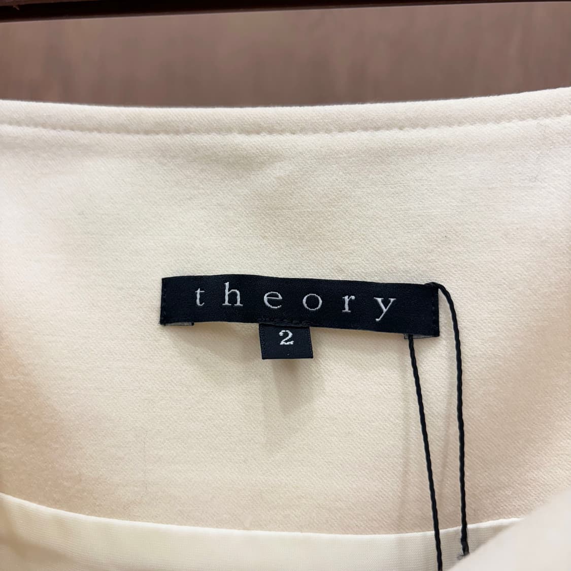 띠어리 A라인 미디 스커트 미니멀 하이웨스트 세로 절개 디테일 아이보리 상품이미지6