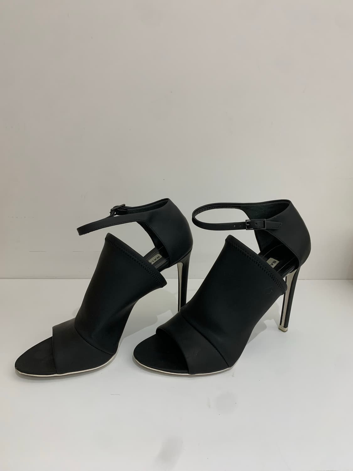 Balenciaga Neoprene Sandal Heels 상품이미지2