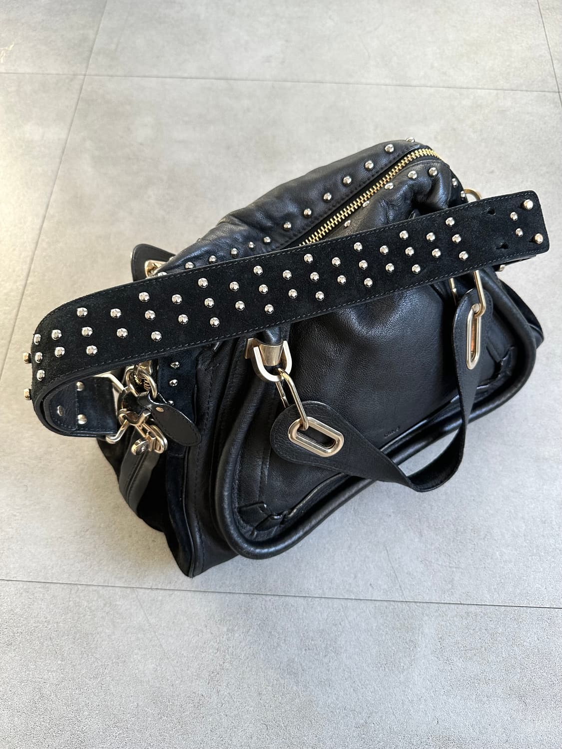 끌로에 파라티 스터드 레더백 상품이미지1