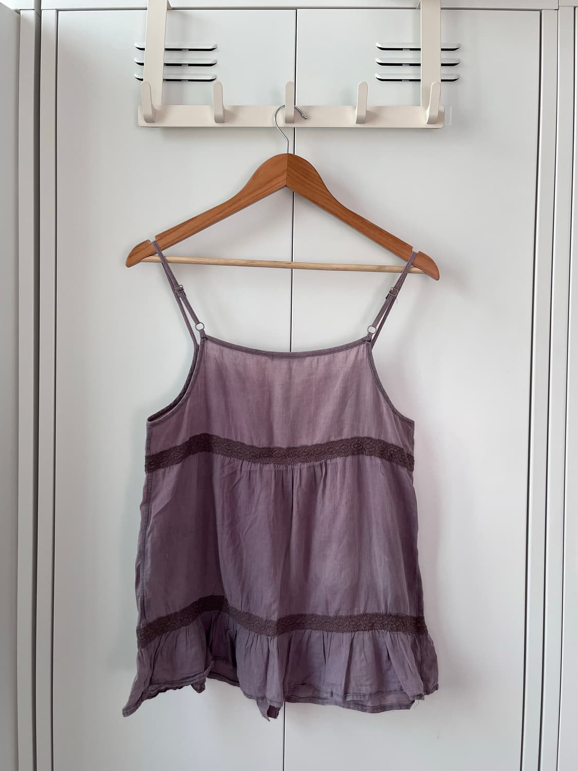 Basic tone clothes 연보라 레이스 단추 슬리브리스 상품이미지10