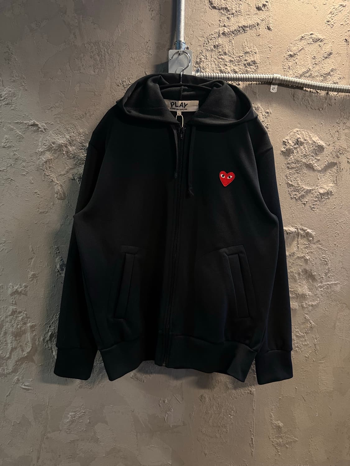 L 꼼데가르송 COMME des GARCONS 하트 와펜 집업 후드 블랙 상품이미지1