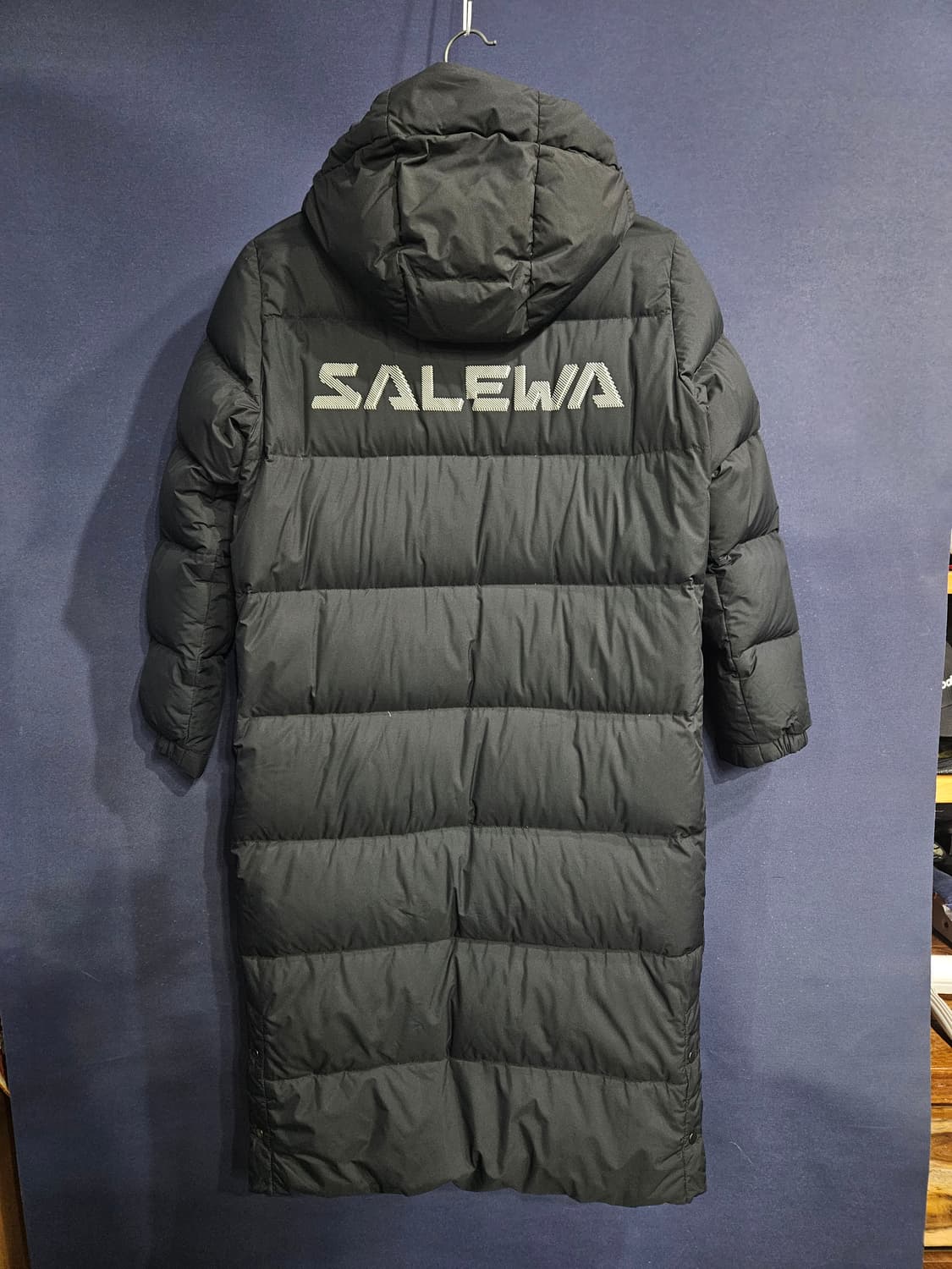 살레와 블랙컬러 남성 90 구스다운 롱패딩  상품이미지2