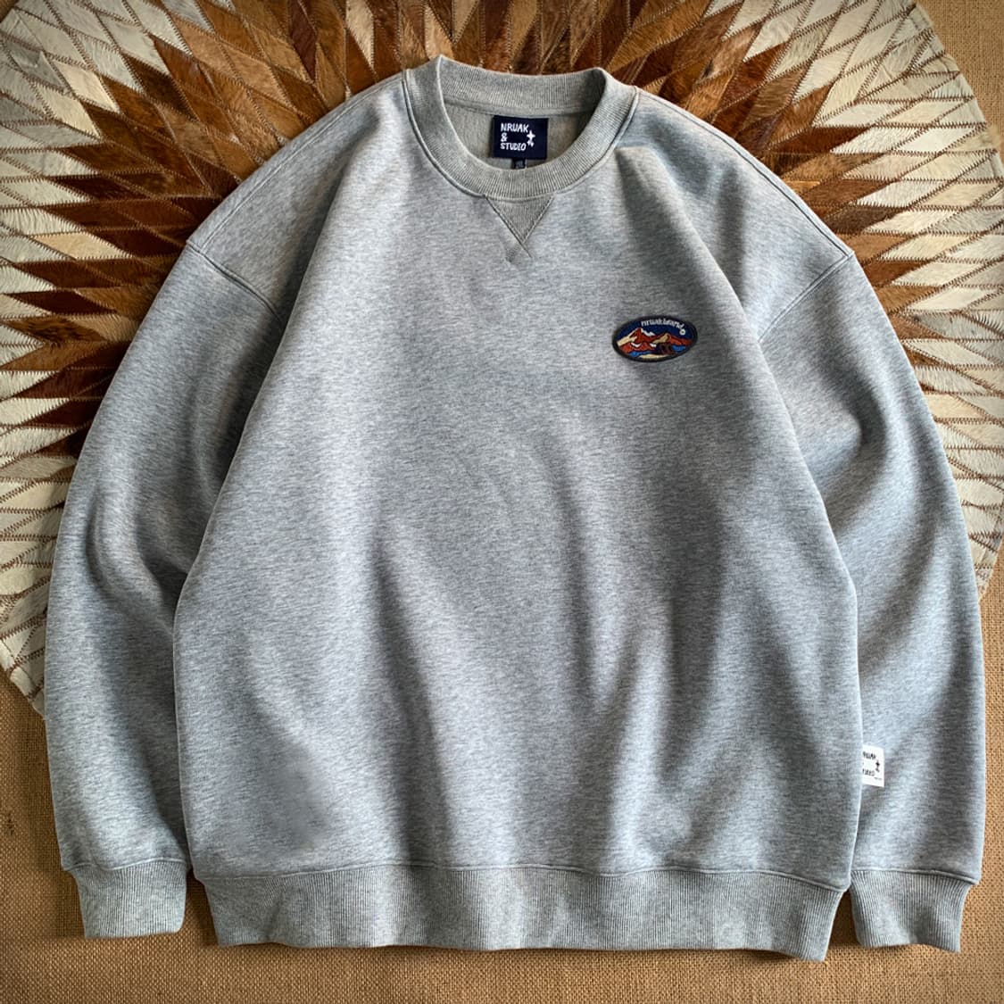 복고풍 자수 기모 맨투맨 (2color) 상품이미지6