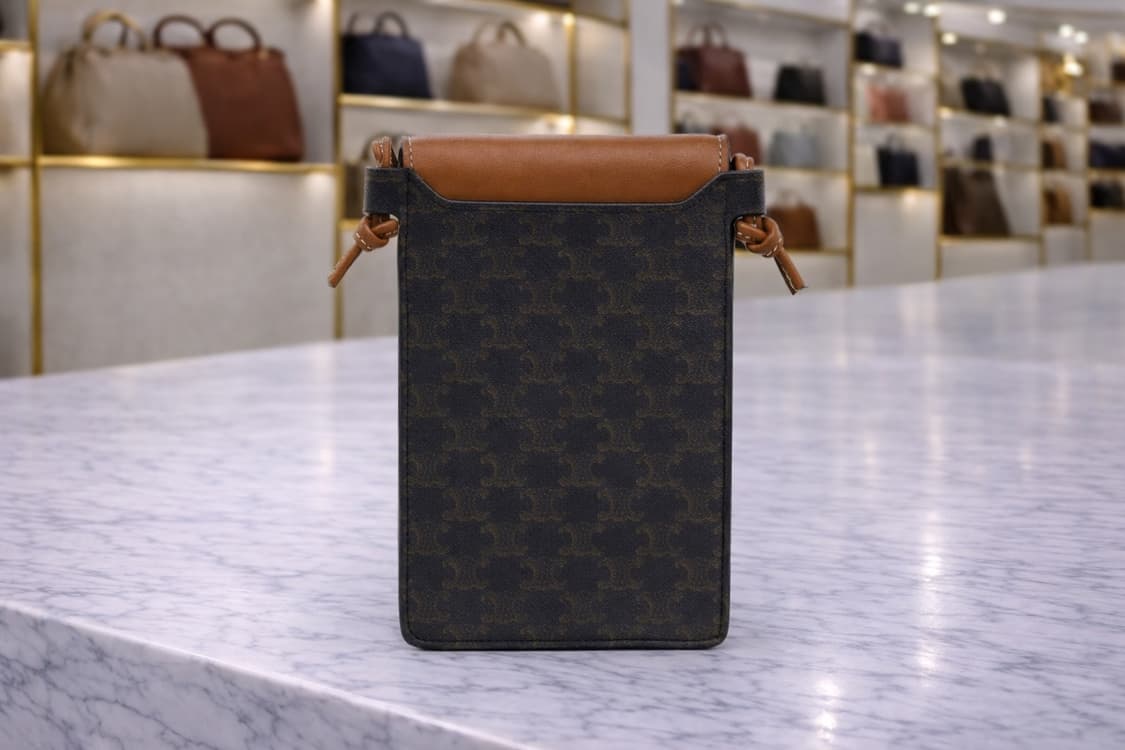 [S급] 셀린느 트리옹프 캔버스 & 램스킨 플랩 폰 파우치 판매합니다!! 상품이미지2