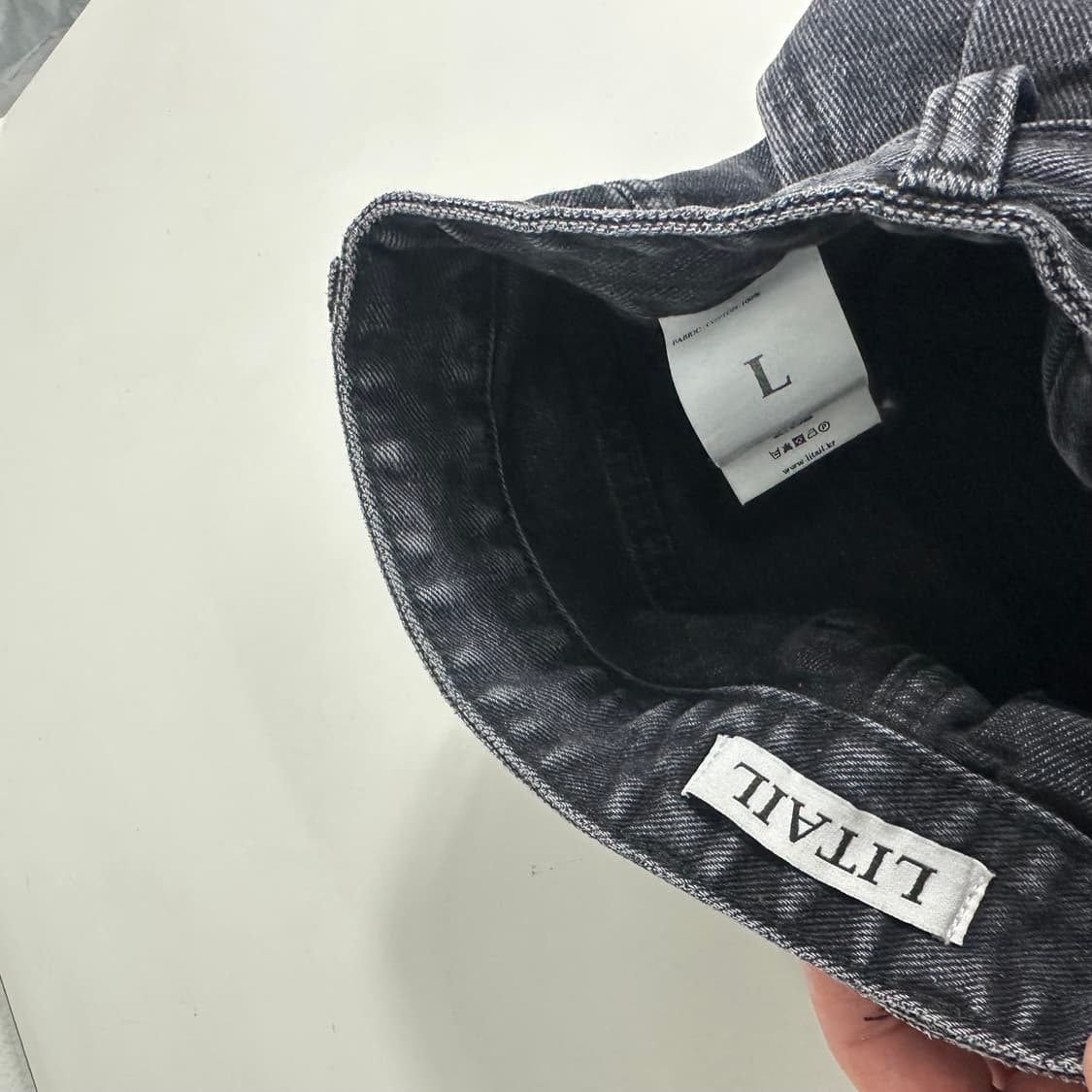 L 리테일 와이드핏 투턱 흑청 데님팬츠 상품이미지2