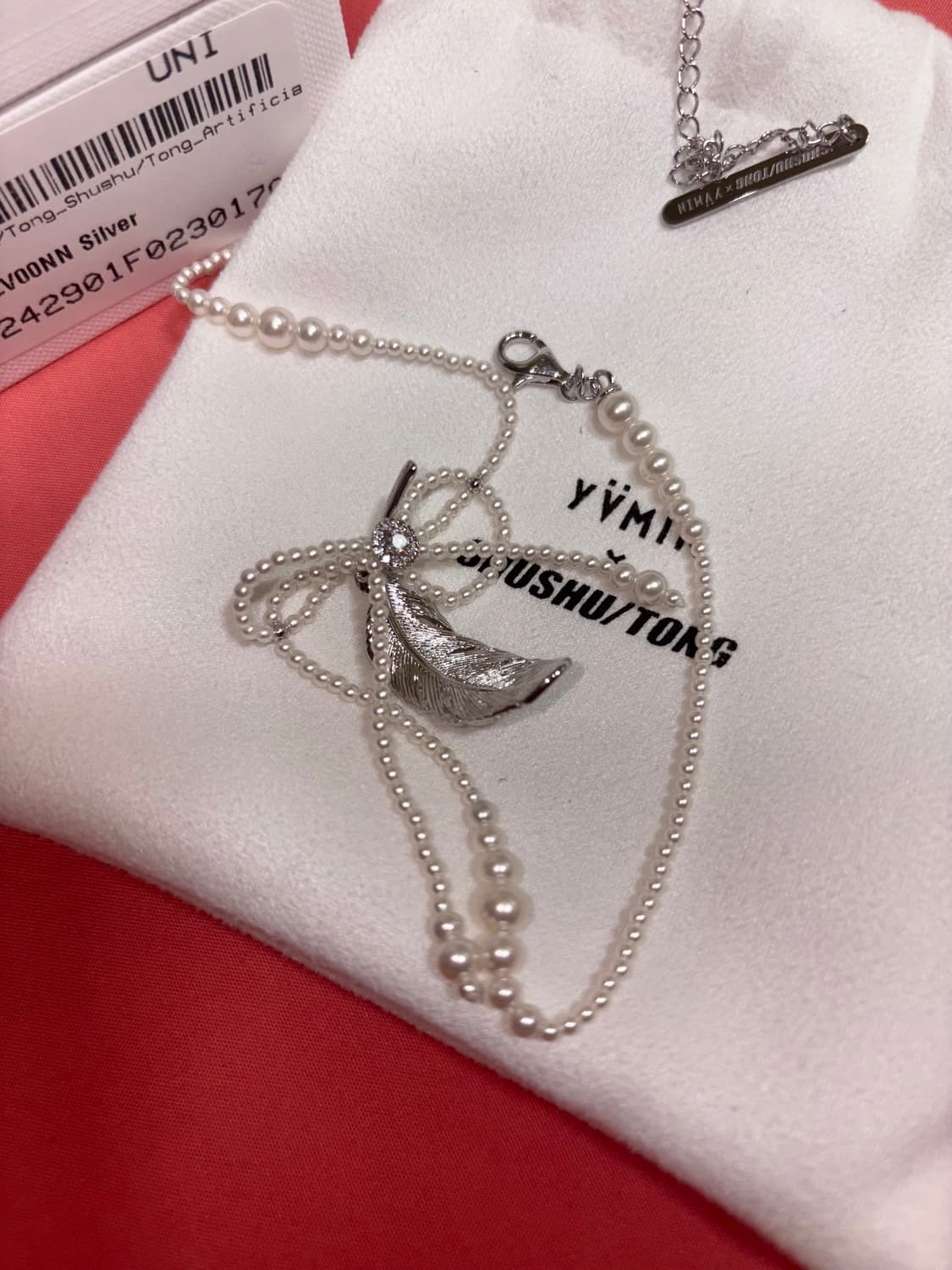 슈슈통 화이트 실버 위민 태슬 페더 목걸이 상품이미지1