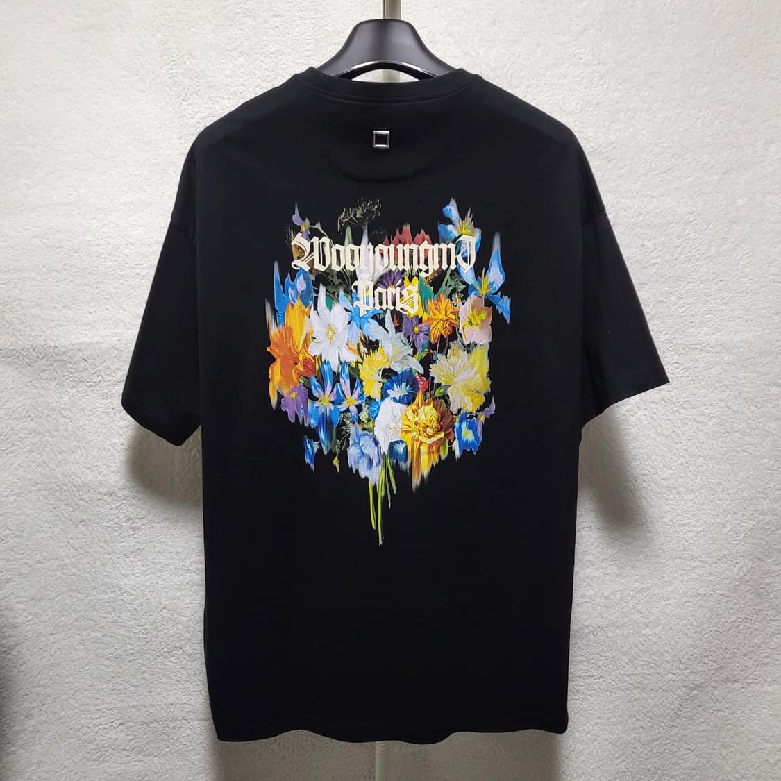 [새상품급] 48 / 22SS 우영미 멀티 플라워 백로고 반팔티  상품이미지1