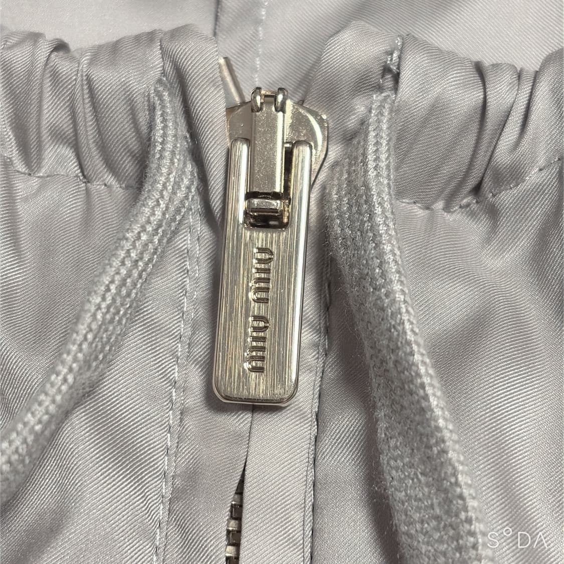 미우미우 23s/s 테크니컬 나일론 드레스(윈드 브레이커) 상품이미지6