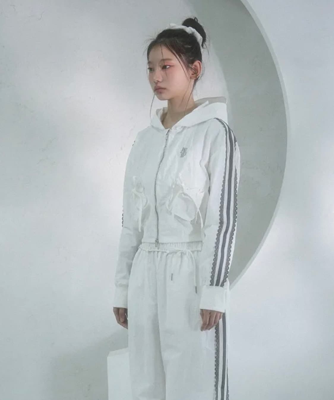 어반드레스 화이트 레이스 크롭 바람막이 상품이미지2