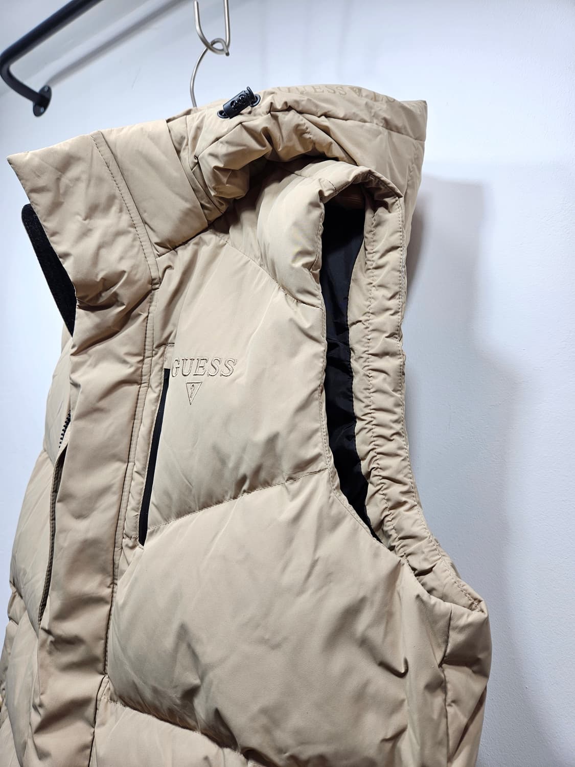 게스(GUESS) 오리털 패딩조끼 베이지 M 후드탈부착 상품이미지5