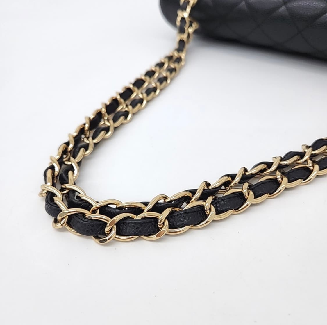 샤넬 클래식 플랩 맥시 캐비어 금장 15번대/ 정품 / 전체 클리 상품이미지4