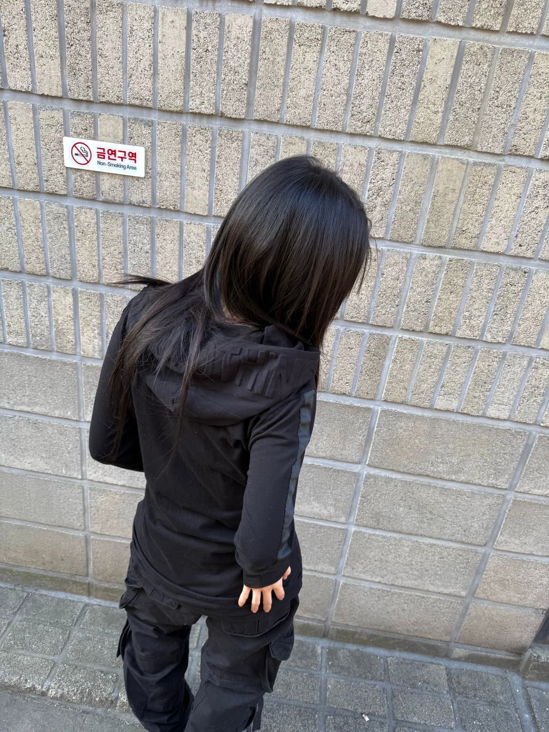 버클 디테일 올 블랙 슬림 후드집업 상품이미지6