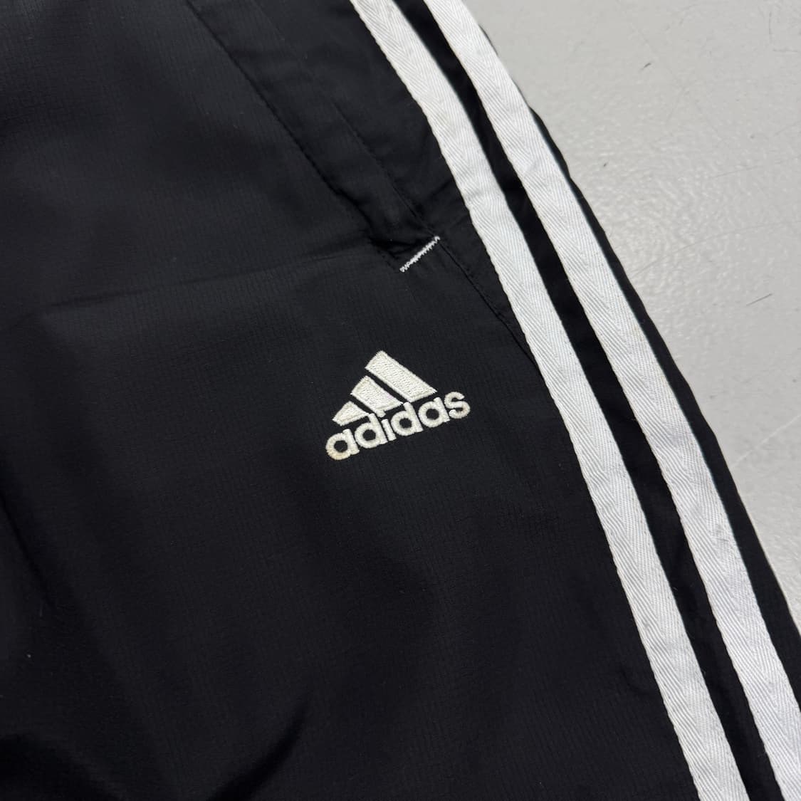 아디다스 00s 삼선 올드스쿨 바람막이 트랙팬츠 상품이미지3