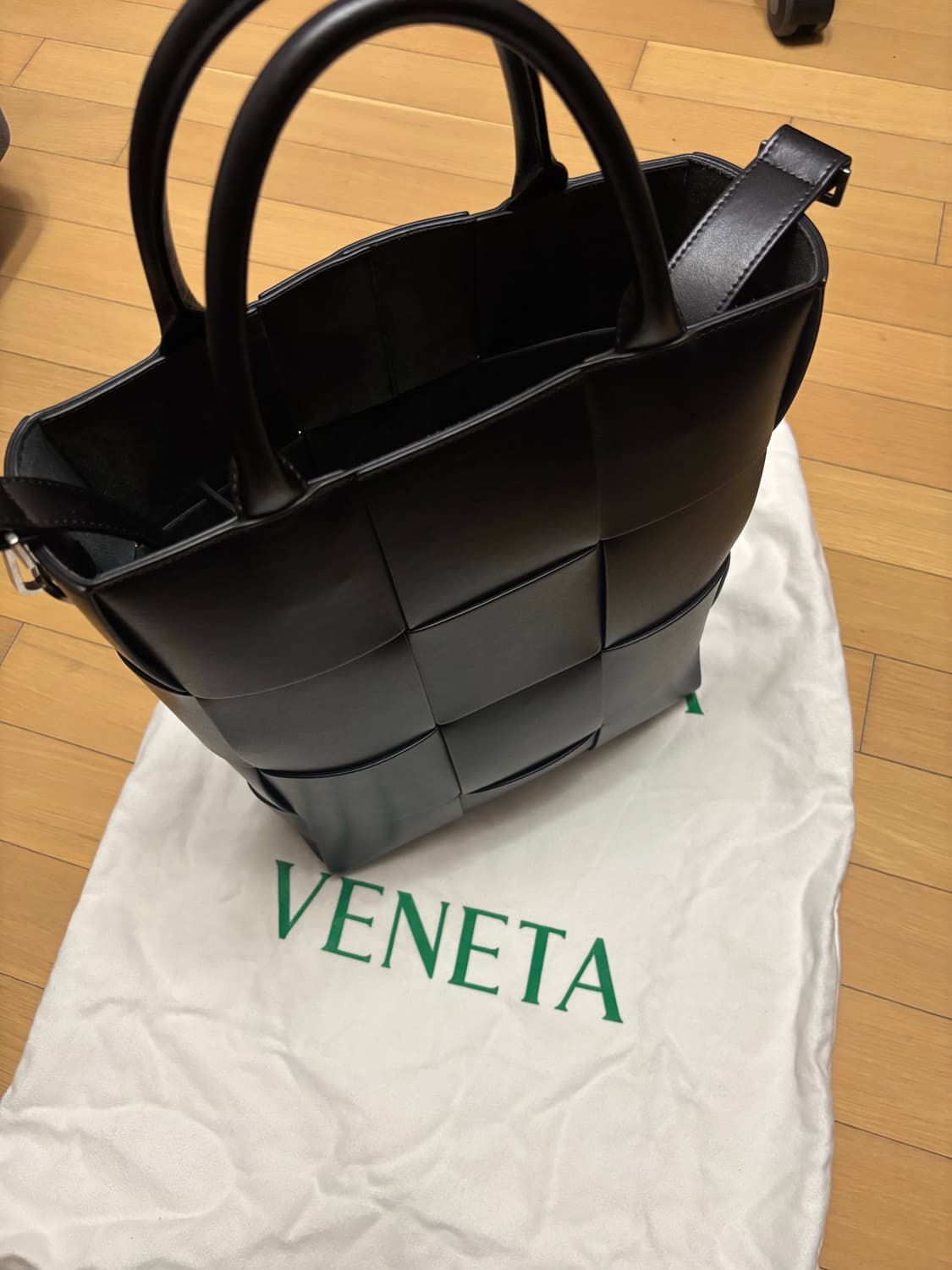 보테가 베네타 남성 아르코 토트백(급매) 상품이미지2