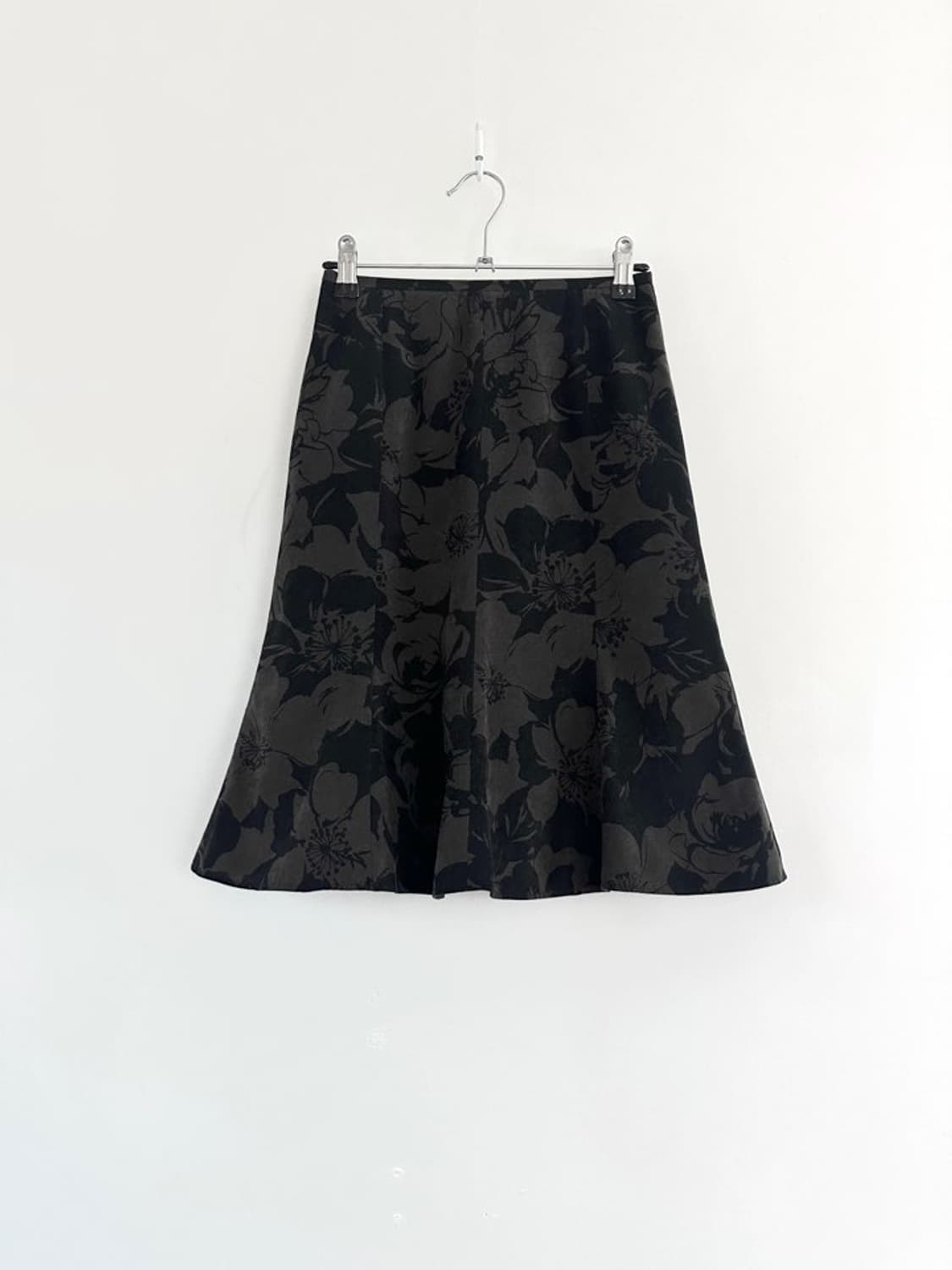 Flower wave midi skirt / charcoal 상품이미지1