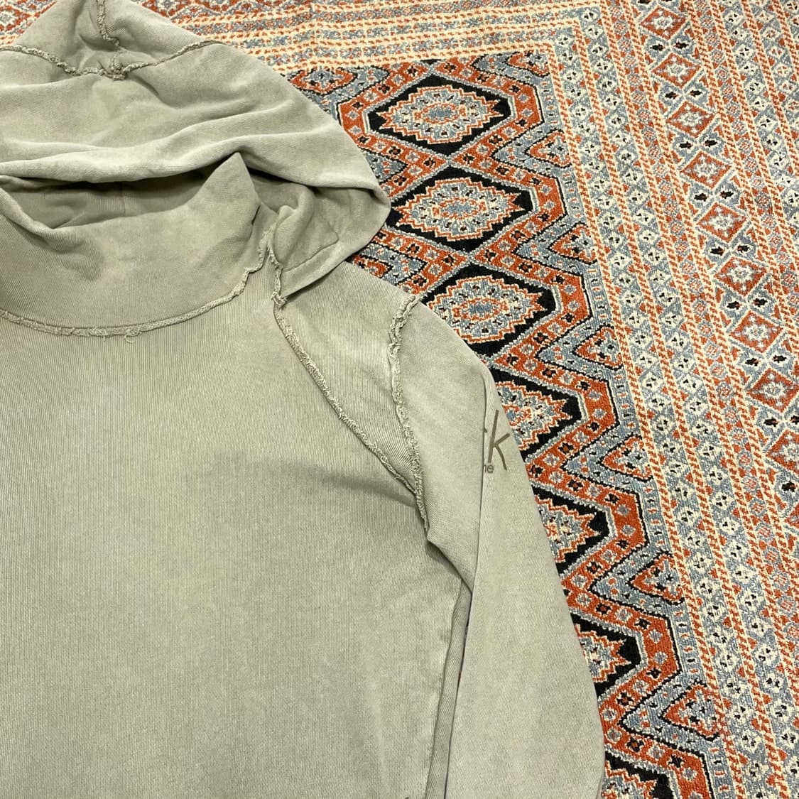 CK ONE 베이지 모크넥 후드티셔츠 남성XL  상품이미지3