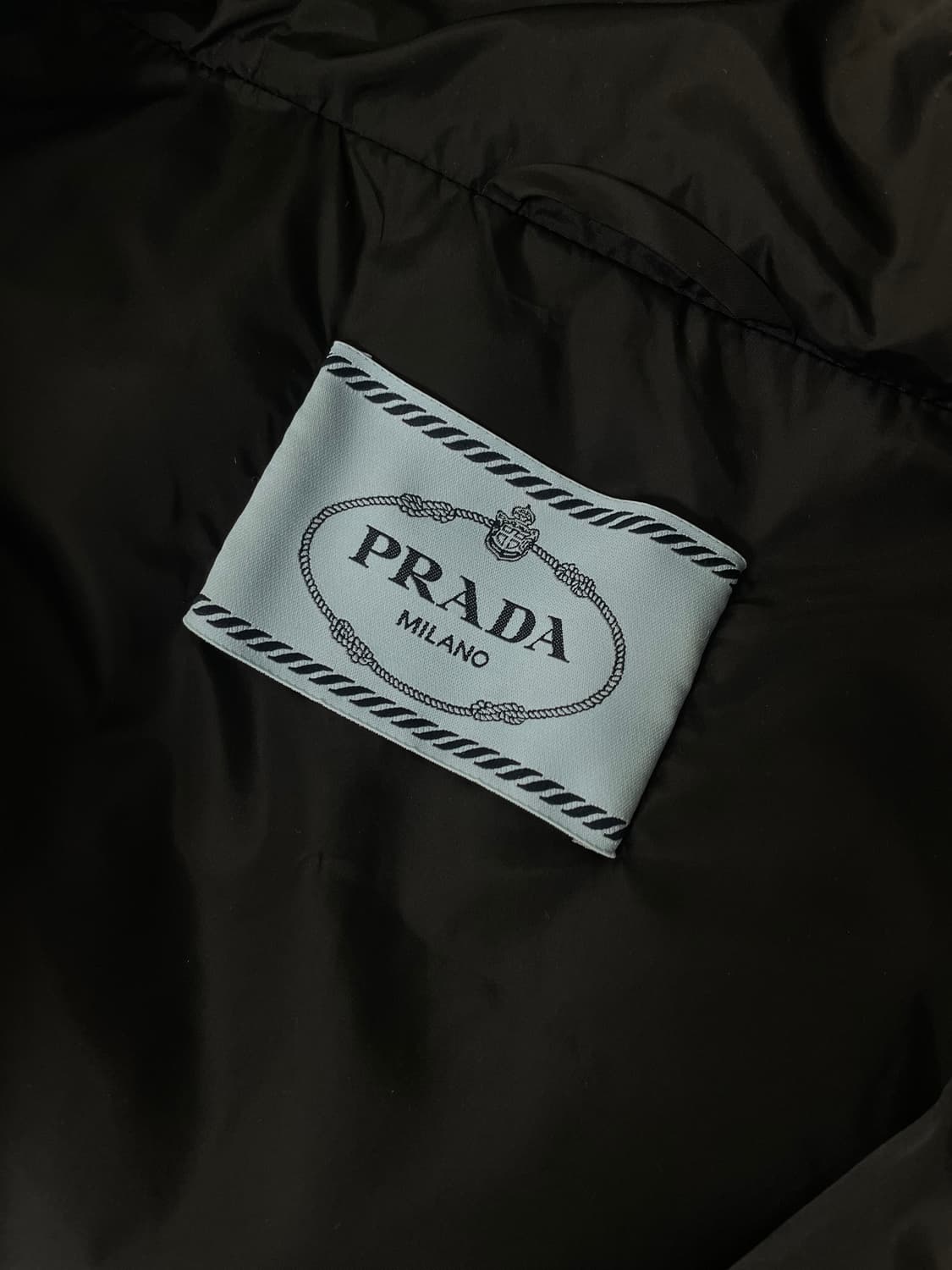 [42] 프라다 삼각로고 리나일론 여성 패딩 점퍼 상품이미지3