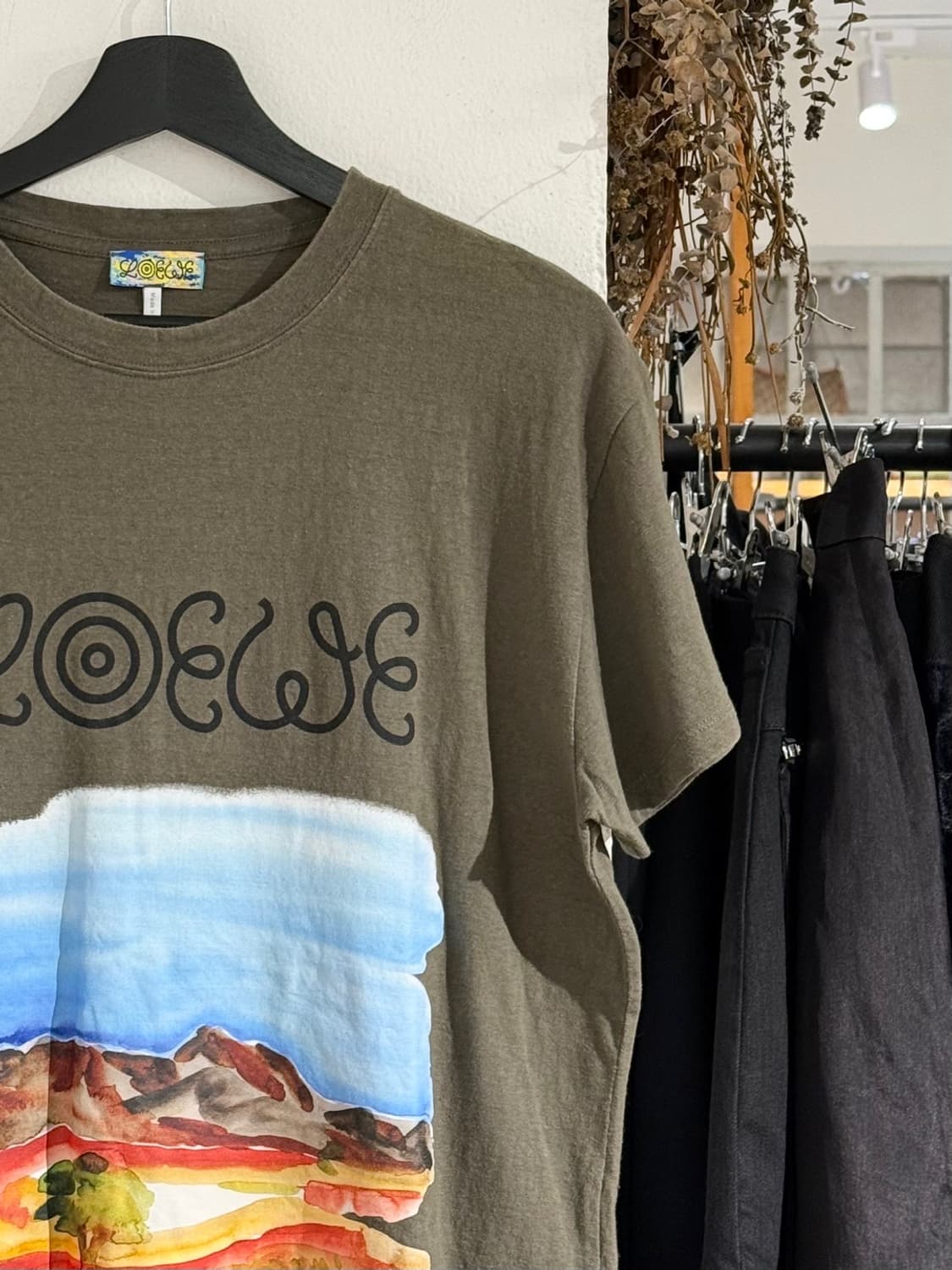 로에베 카키 워터컬러 프린트 하프 슬리브 티셔츠 상품이미지3