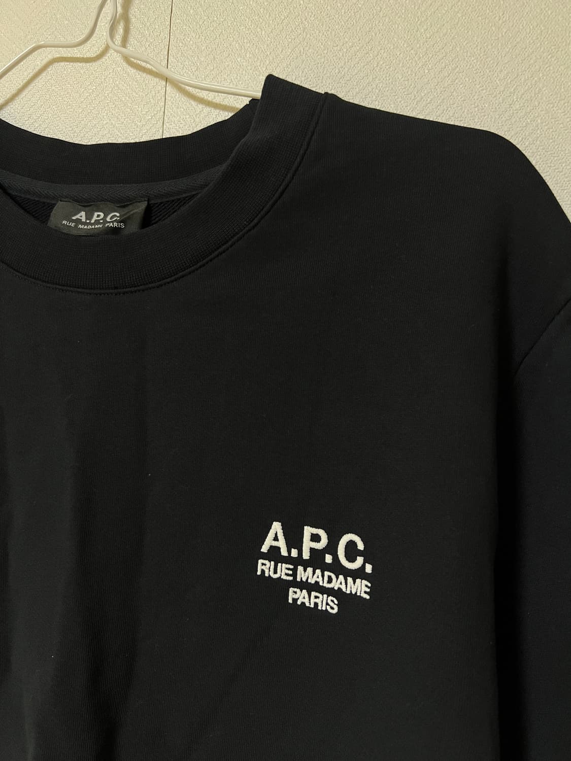 apc 아페쎄 루 마담 블랙 맨투맨 xl 상품이미지2