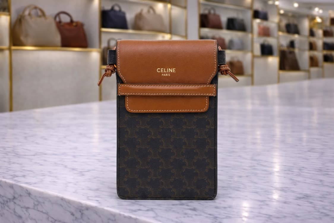 [S급] 셀린느 트리옹프 캔버스 & 램스킨 플랩 폰 파우치 판매합니다!! 상품이미지1