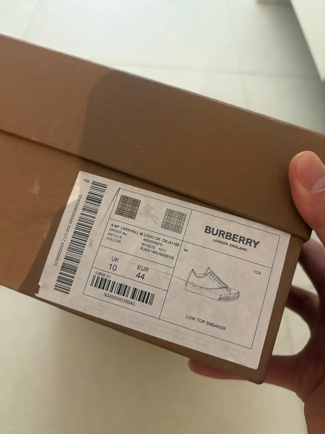 버버리 스니커즈 검은색 상품이미지2