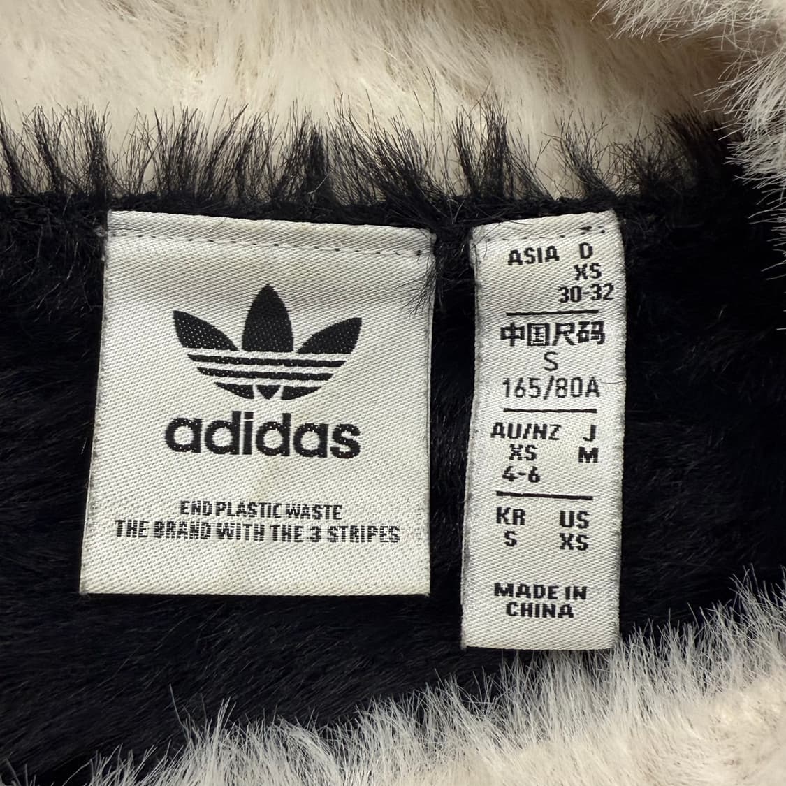 아디다스 블랙 화이트 브이넥 크롭 퍼 앙고라 니트 상품이미지5