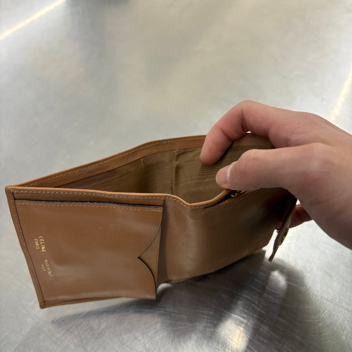 셀린느 트리옹프 반지갑 Tan & White 상품이미지8