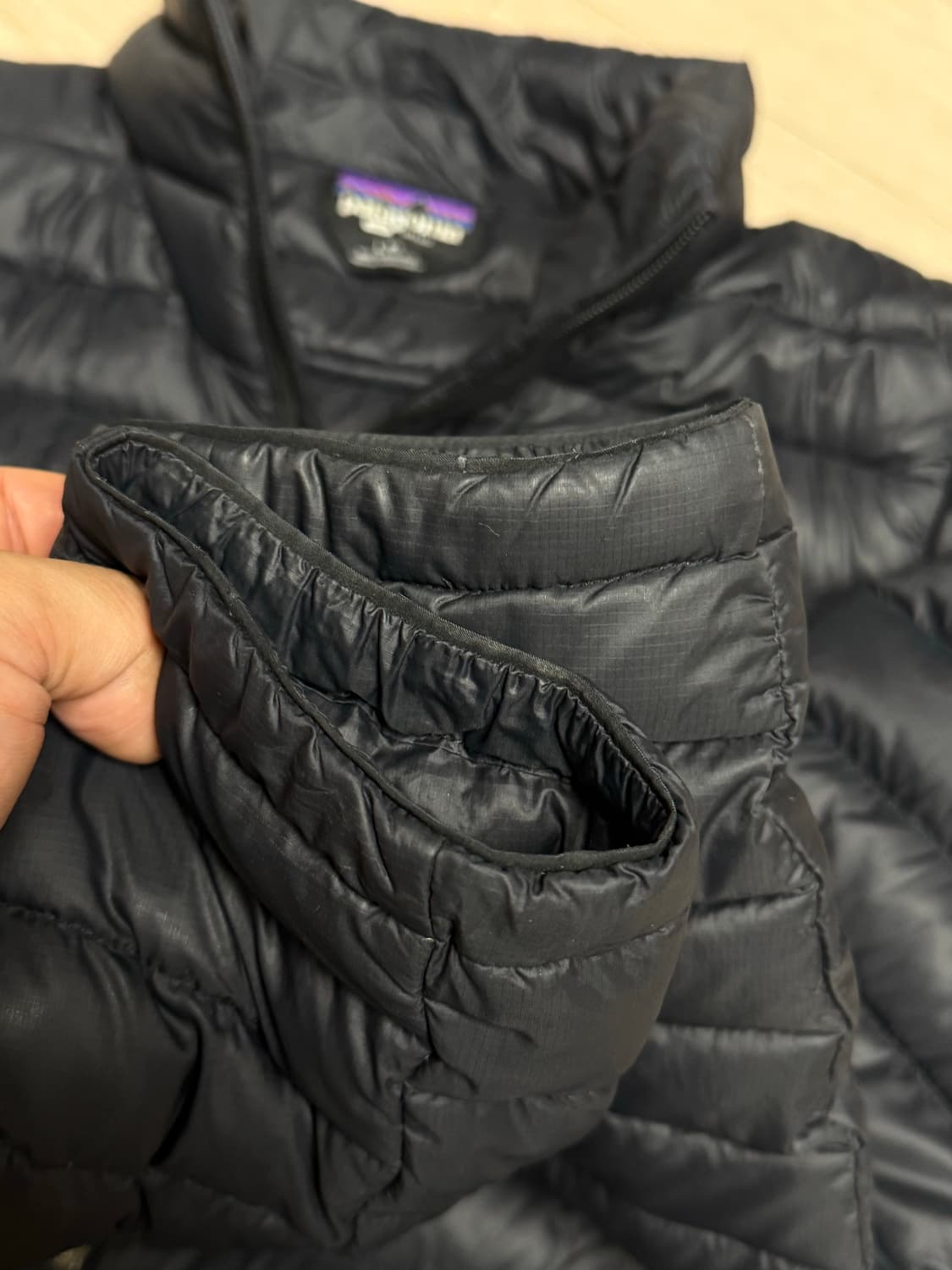 파타고니아 다운 스웨터 L 블랙 상품이미지4