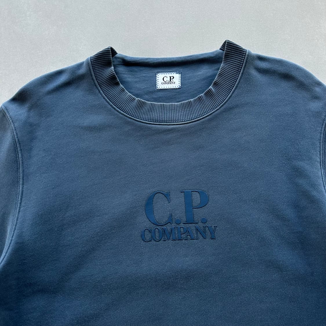 [M]씨피컴퍼니 C.P. COMPANY 로고 맨투맨 상품이미지4