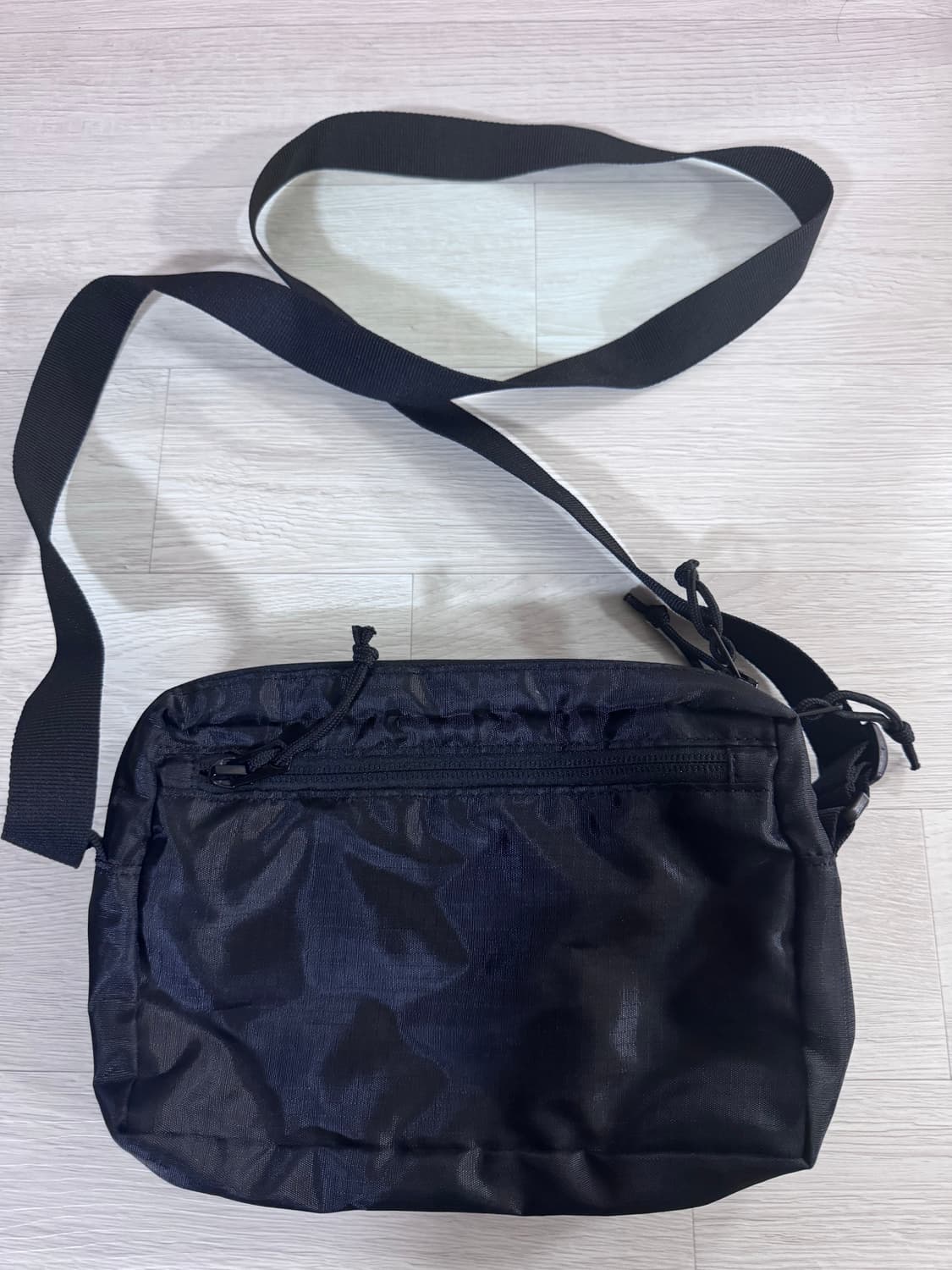 휴먼메이드 밀리터리 라이트 파우치 블랙 크로스백 판매합니다. 상품이미지3