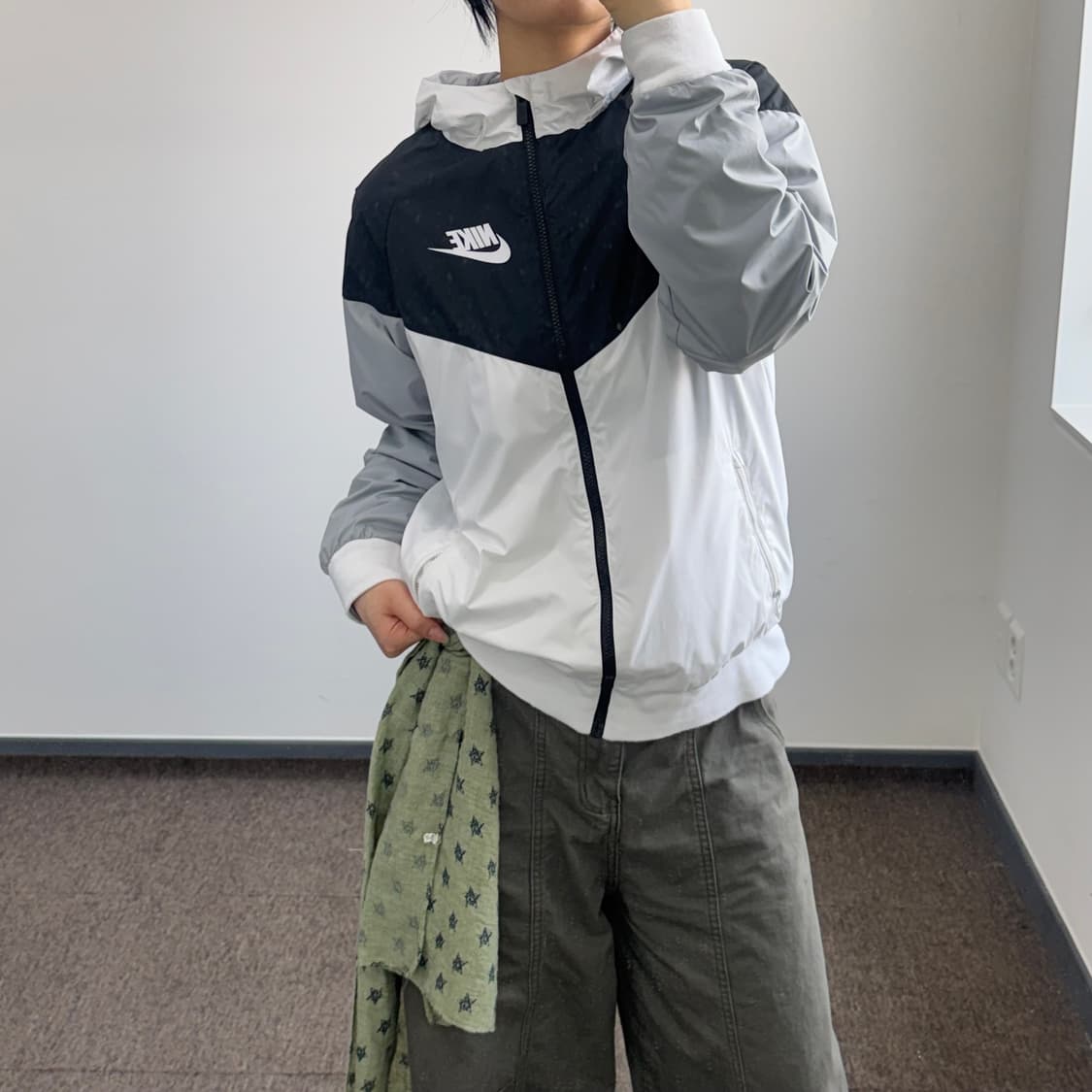 Nike 나이키 블랙 화이트 배색 바람막이 상품이미지1