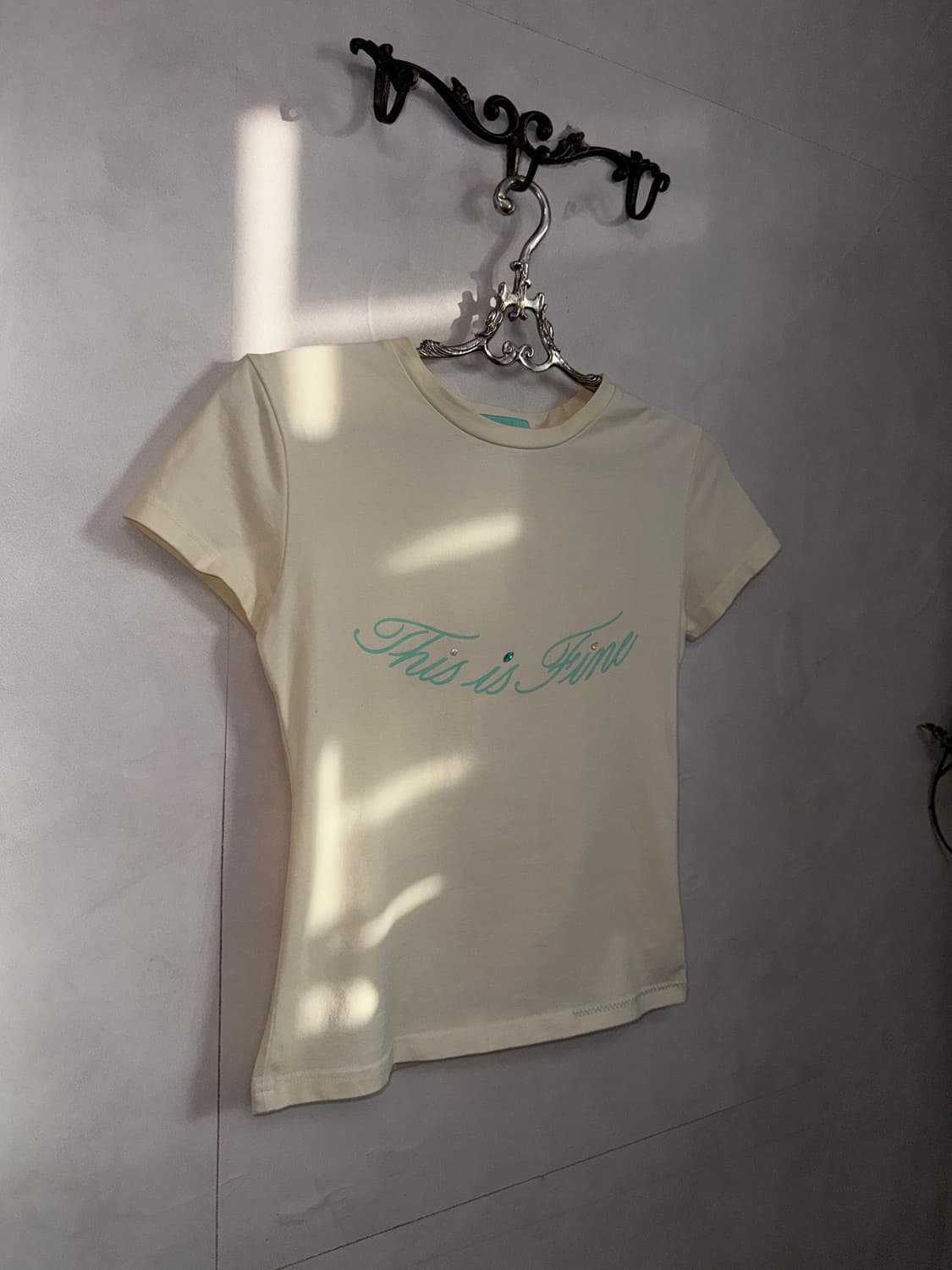 THIS IS FINE Cropped Signature Tee Cream 상품이미지2
