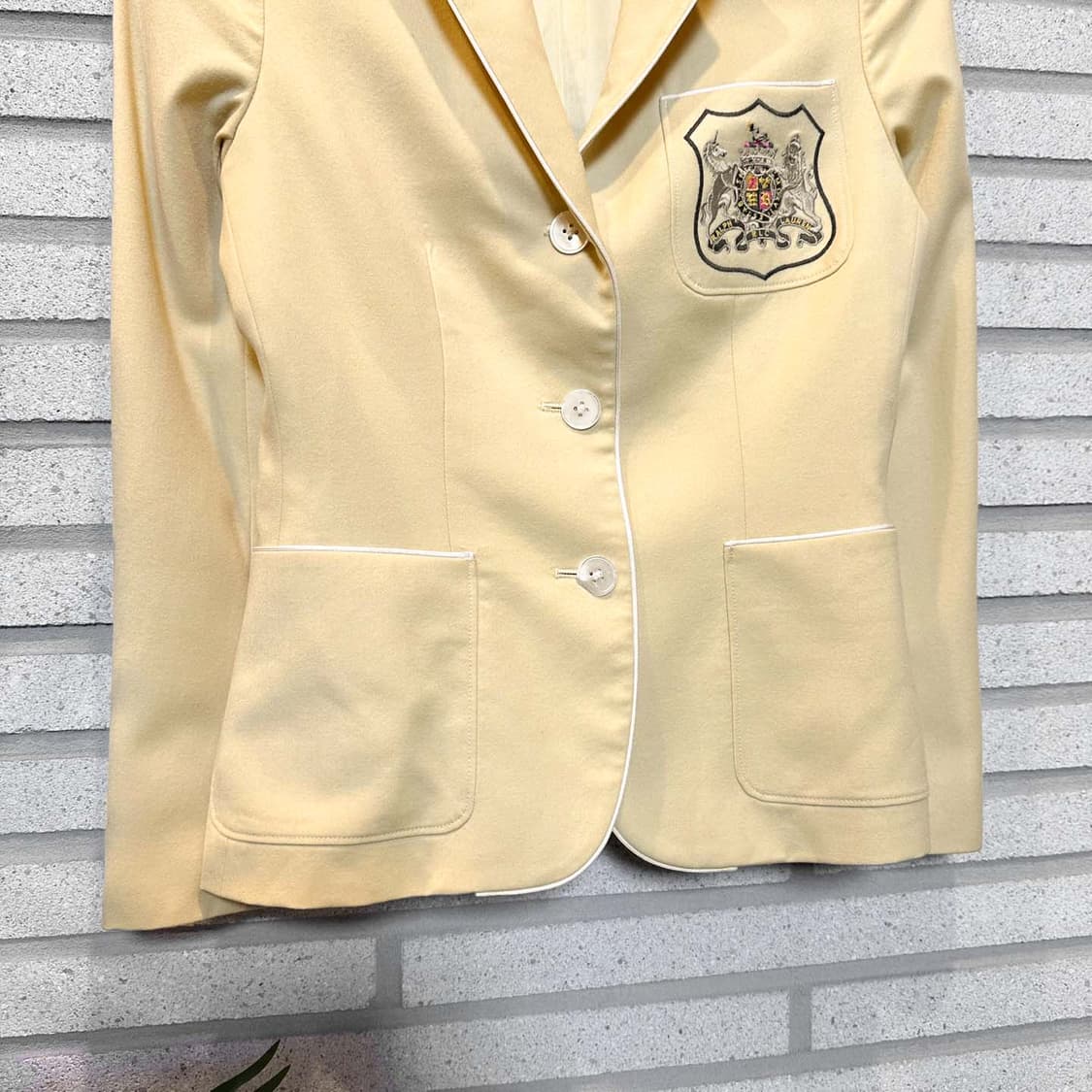 폴로 랄프로렌 크롭 울 블레이저 크레스트 패치 투포켓 디테일 옐로우 상품이미지4