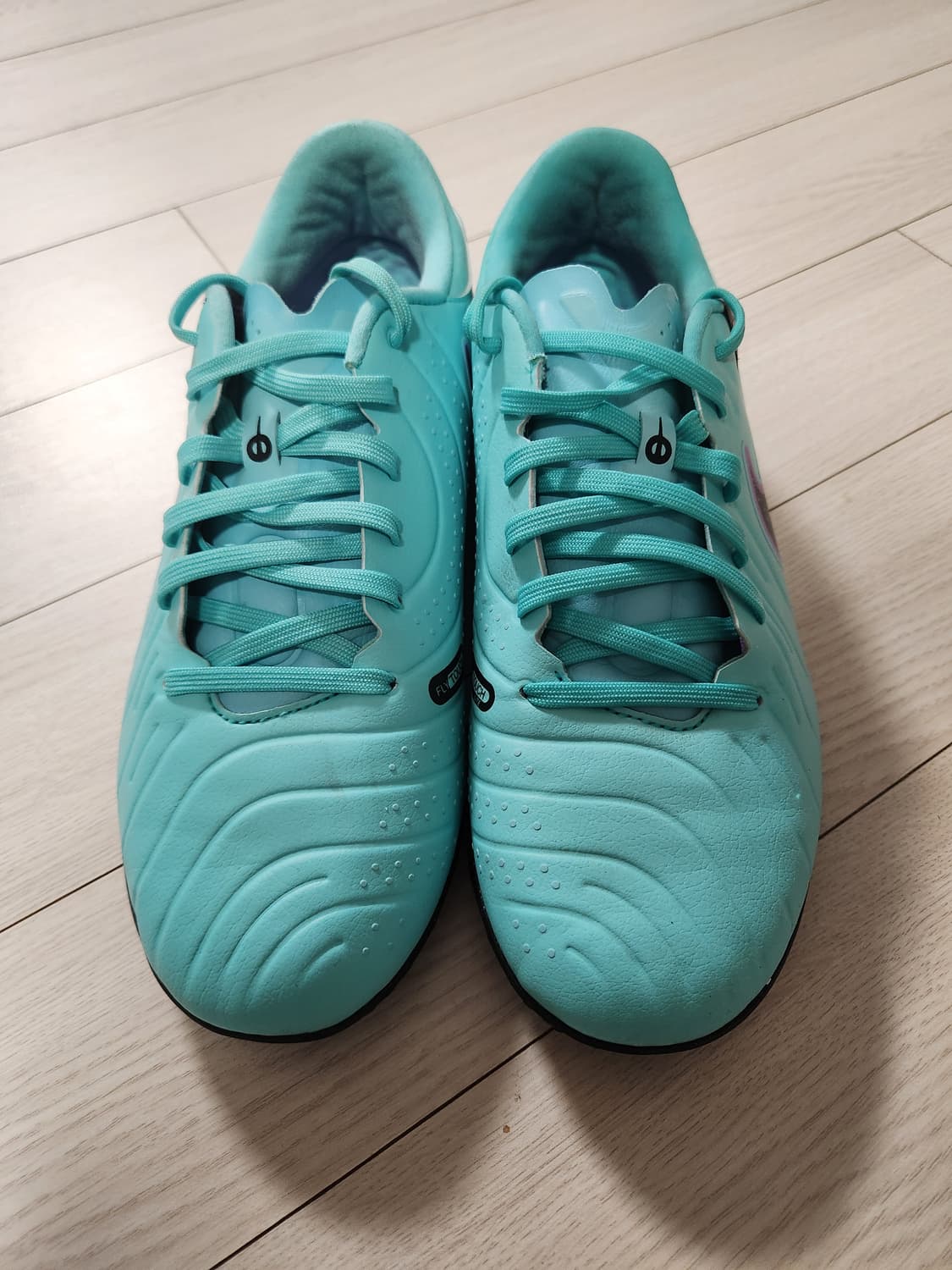 나이키 티엠포 레전드 10 아카데미 TF 풋살화 사이즈250

풋살화라  상품이미지2