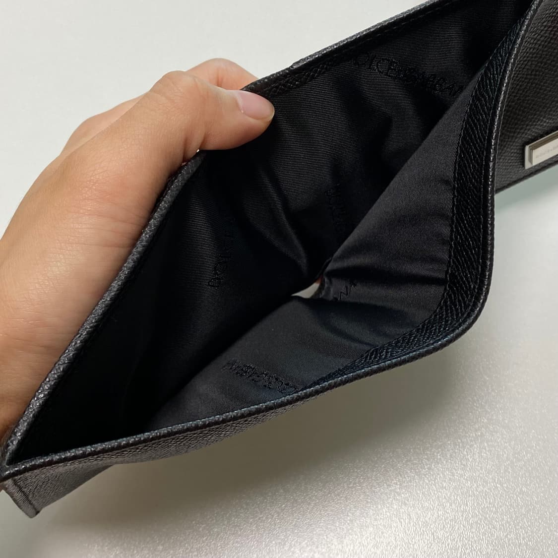 [새상품] 돌체앤가바나 스퀘어 로고 반지갑 상품이미지7