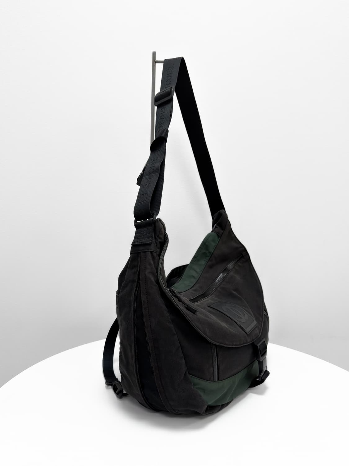 CHANEL Sports Canvas Crossbody Bag 상품이미지6