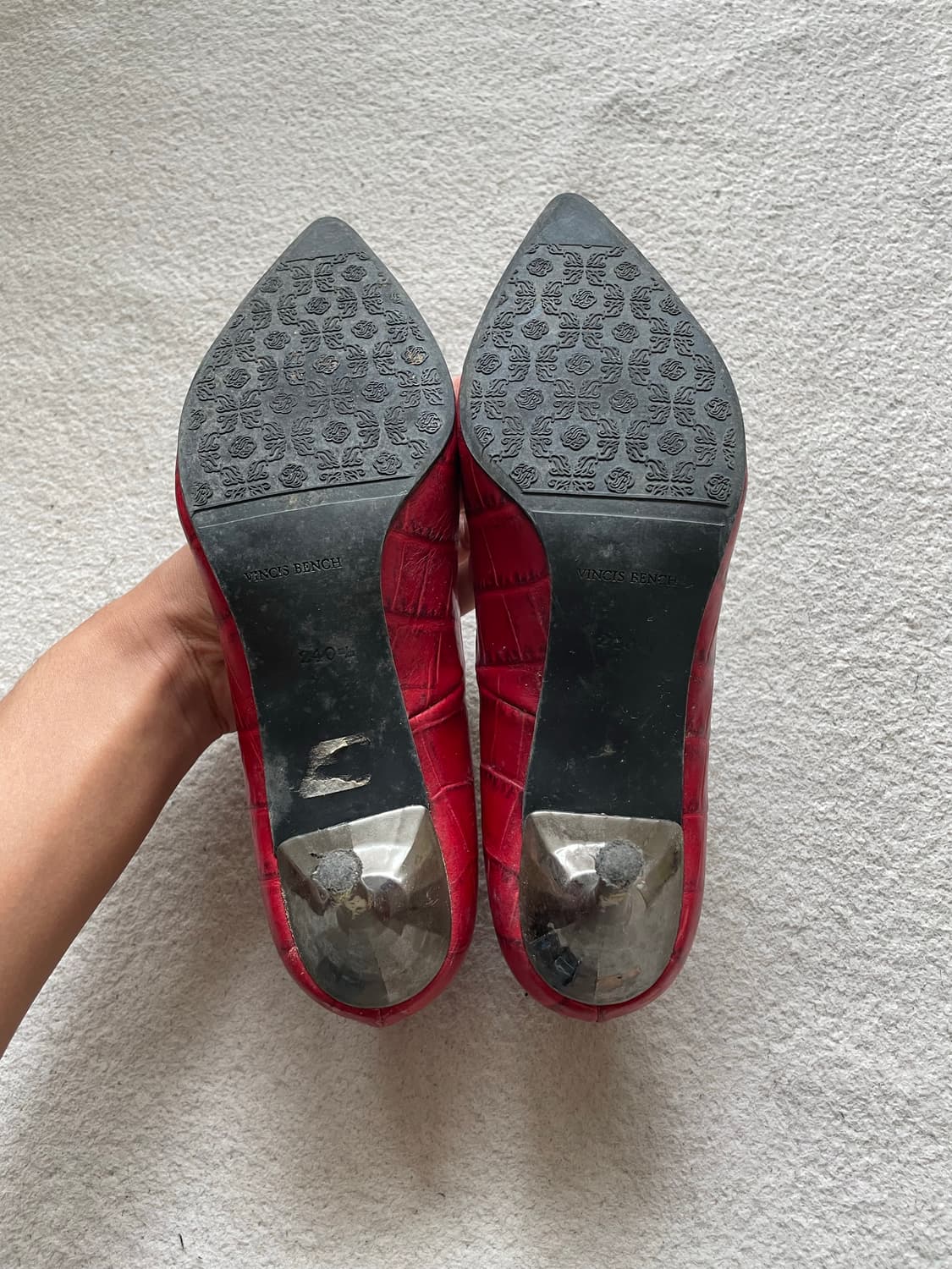 [VINCIS BENCH]빈치스벤치 레드 크로코 엠보 포인티드 토 펌프스 상품이미지4