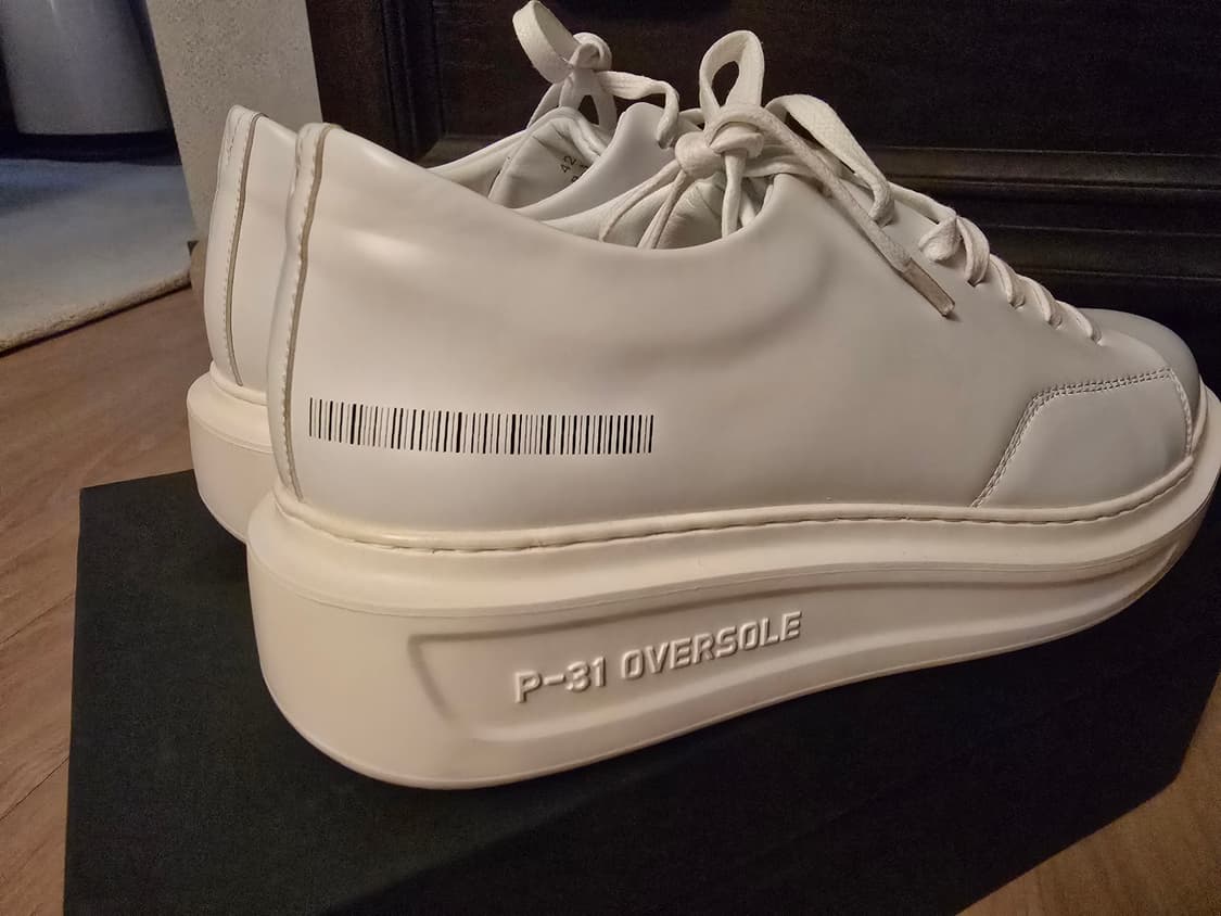 P-31 Oversole 화이트 스니커즈 7cm 42사이즈입니다. 상품이미지5