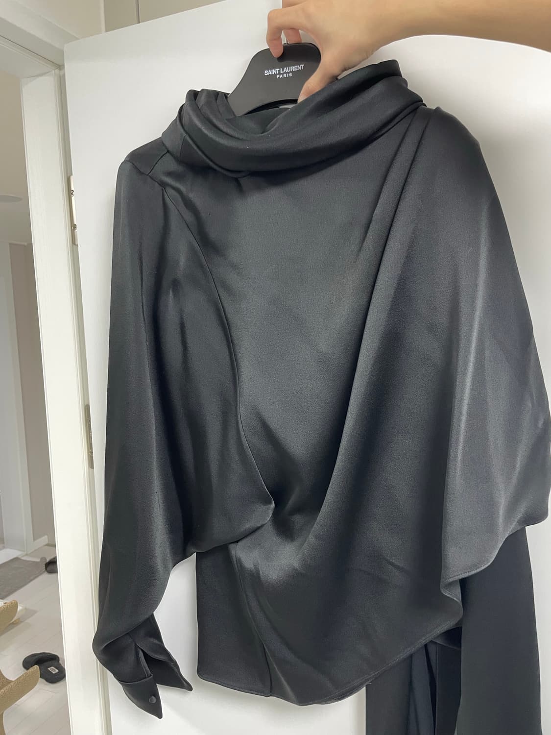 생로랑 23aw 새틴 탑 상품이미지4